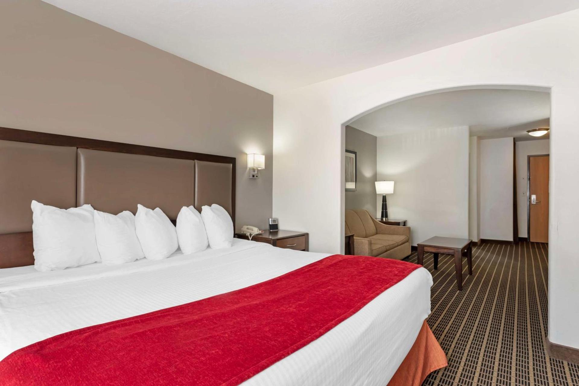 Best Western Plus Eagleridge Inn & Suites photo 4