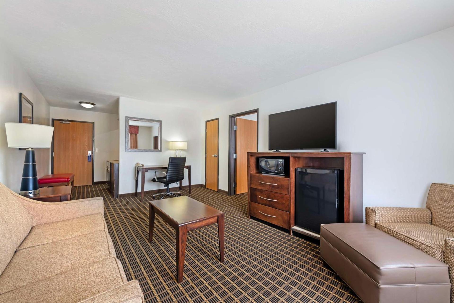 Best Western Plus Eagleridge Inn & Suites photo 13