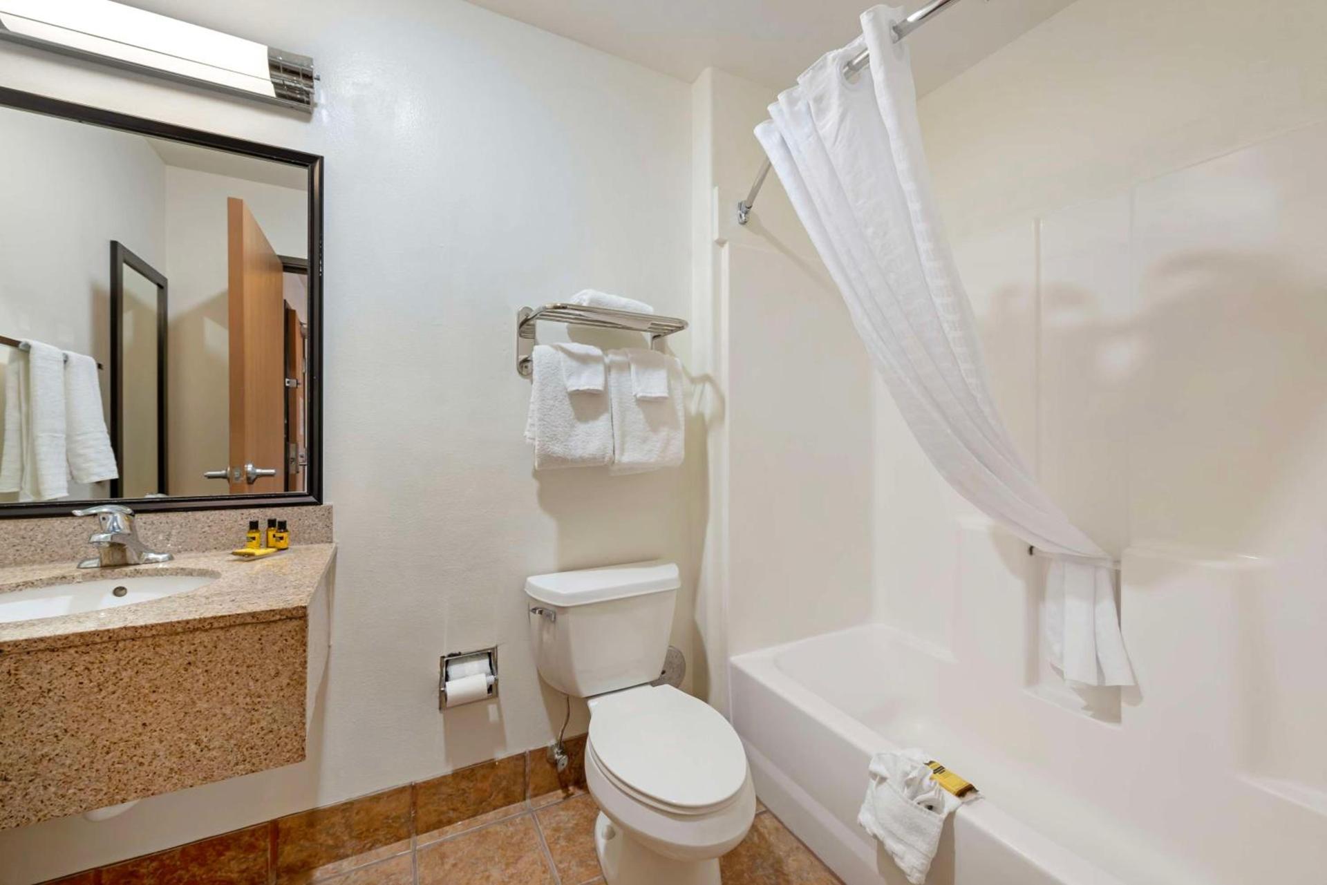 Best Western Plus Eagleridge Inn & Suites photo 21