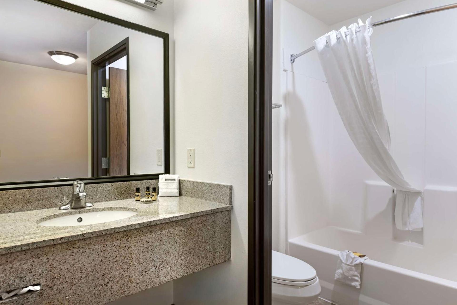 Best Western Plus Eagleridge Inn & Suites photo 43
