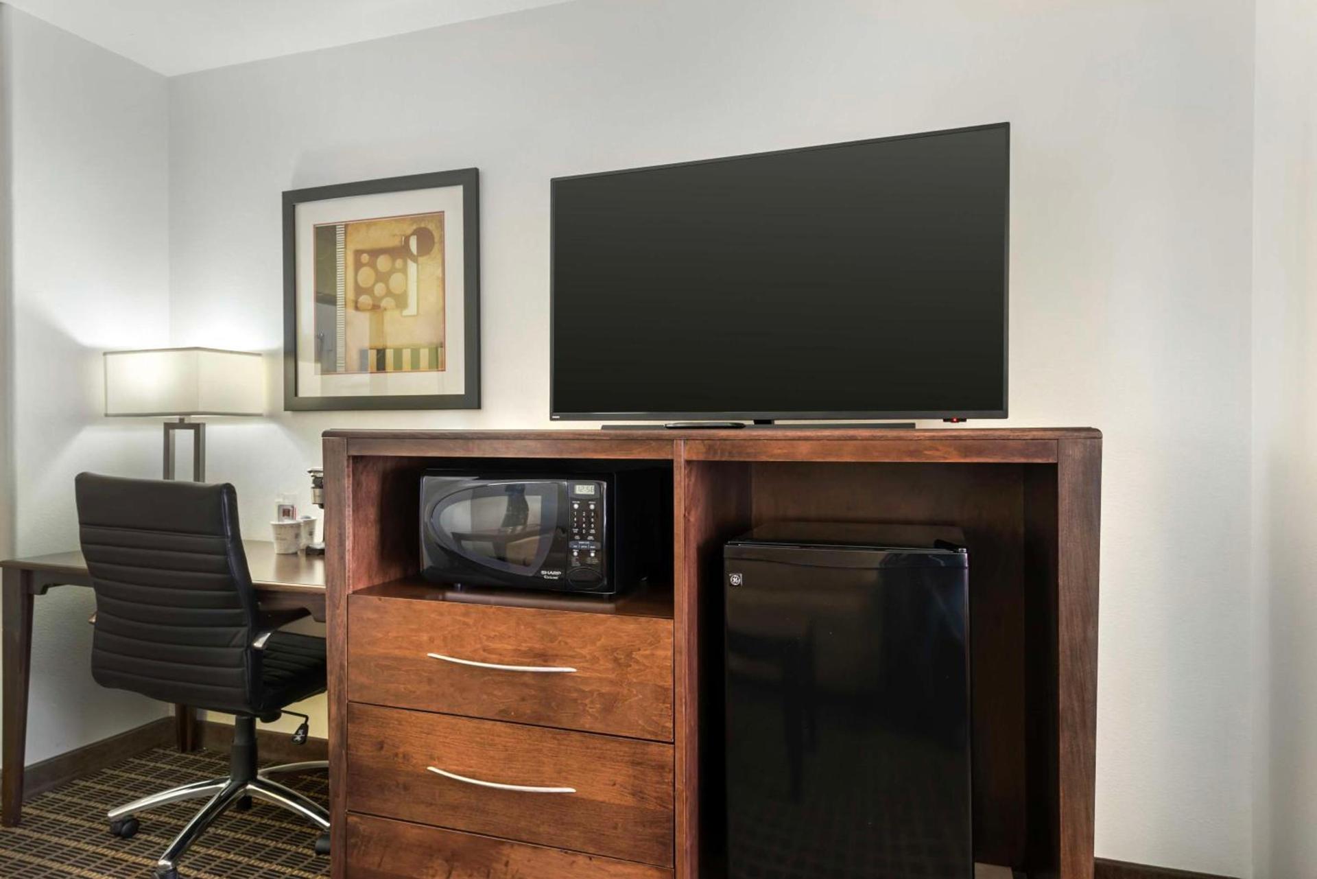 Best Western Plus Eagleridge Inn & Suites photo 42