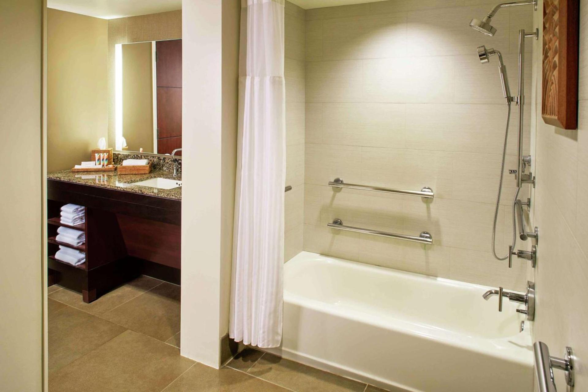 Hilton Hawaiian Village Waikiki Beach Resort photo 28