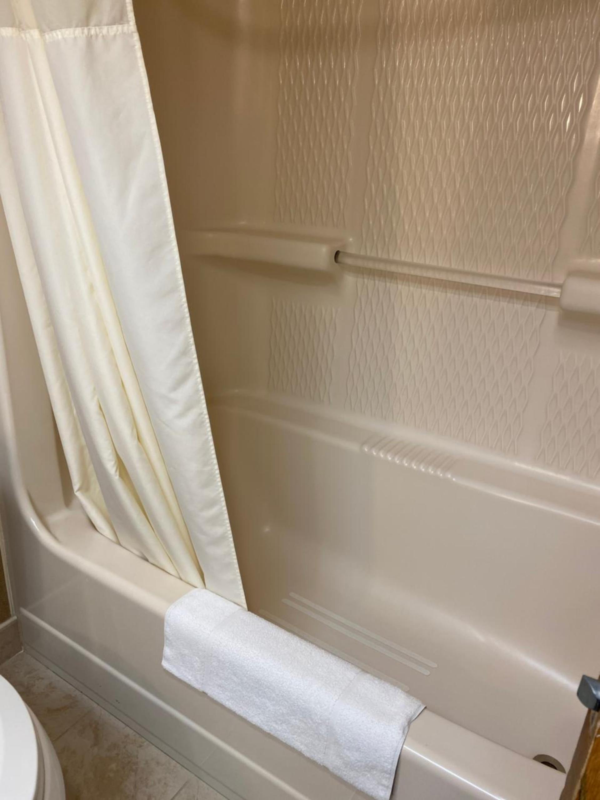 Clarion Hotel & Conference Center Toms River photo 52