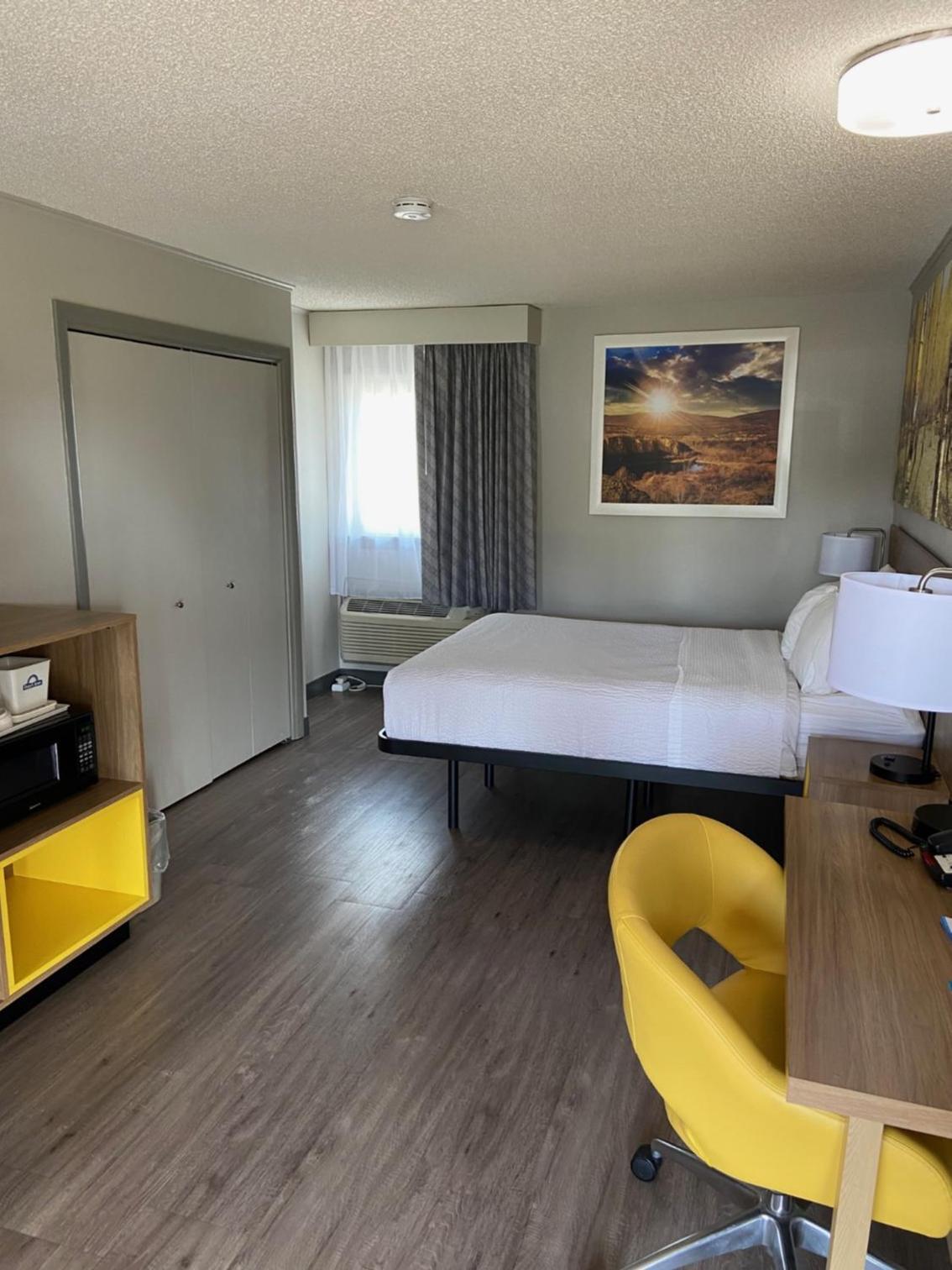 Days Inn by Wyndham Worland photo 41