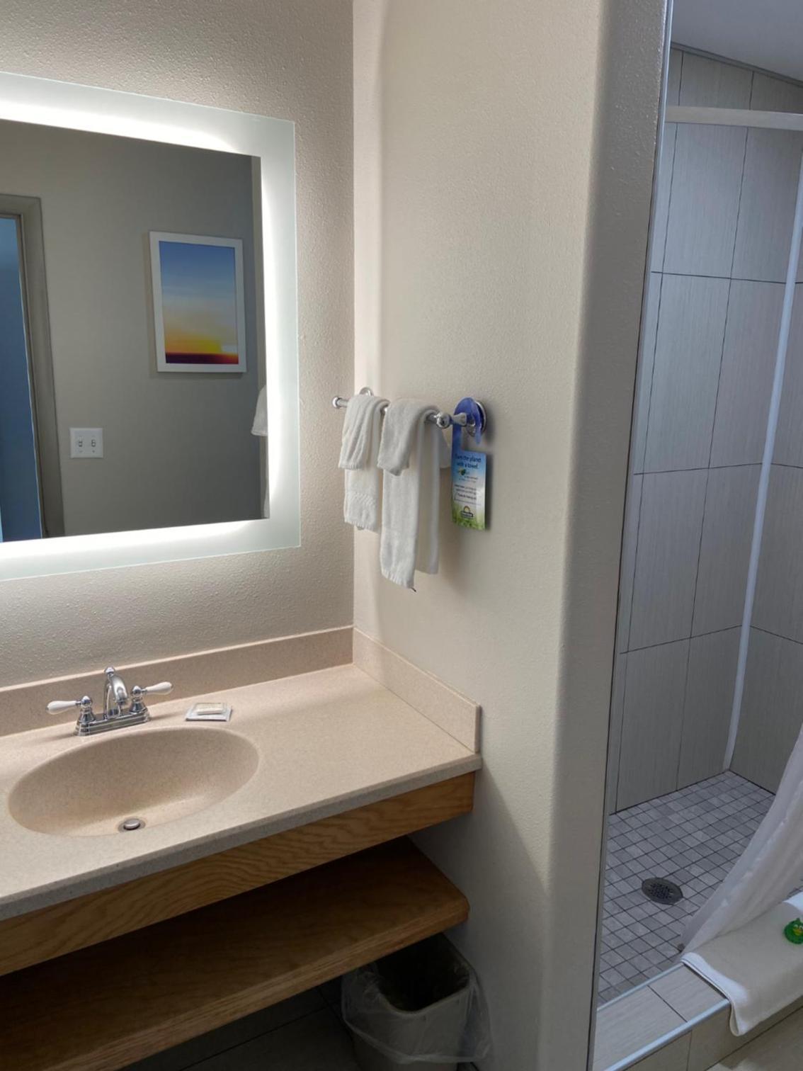 Days Inn by Wyndham Worland photo 57