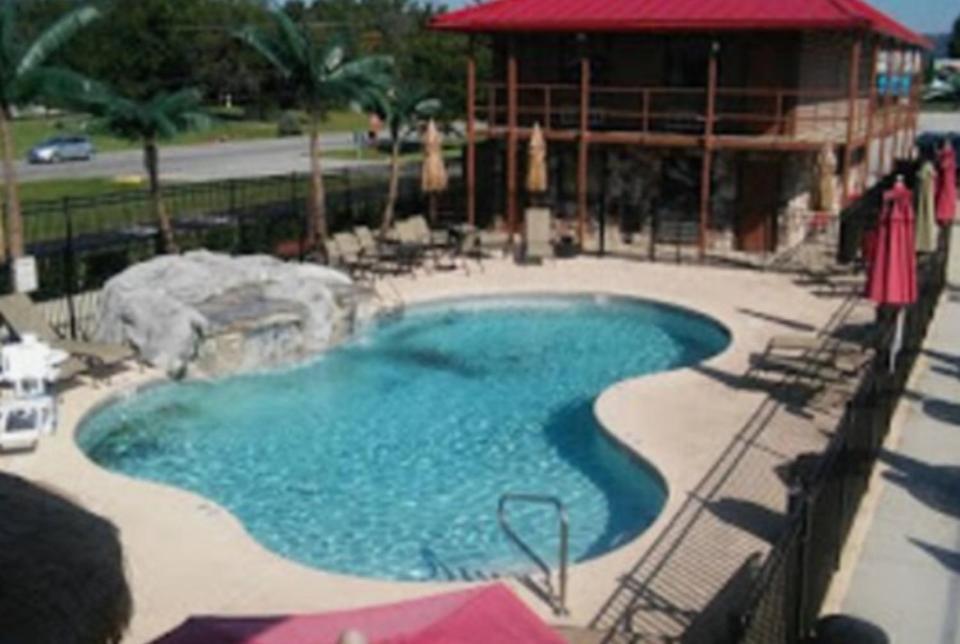 Beverly Hills Inn photo 14