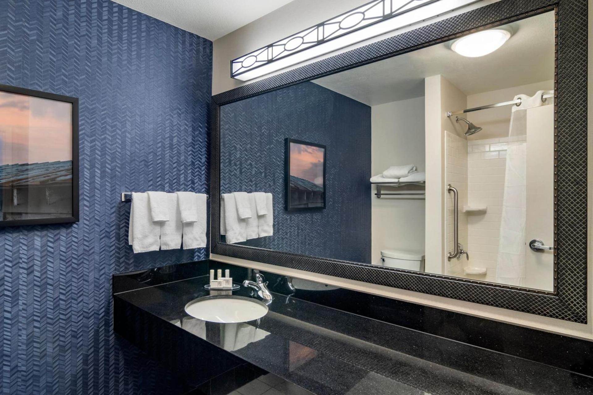 Fairfield Inn & Suites by Marriott Commerce photo 11