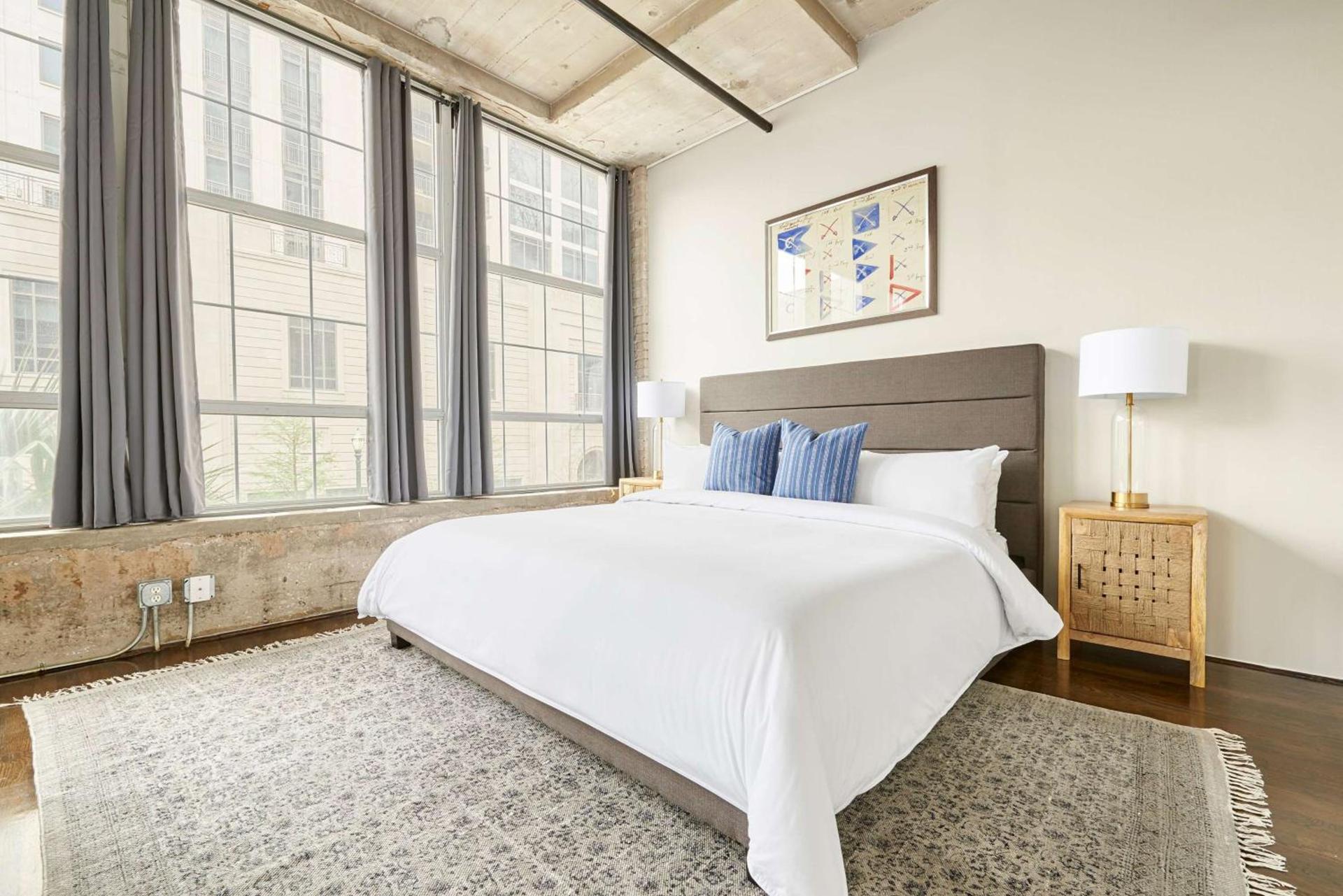 The District at Hogg Palace, A Wyndham Hotel photo 9