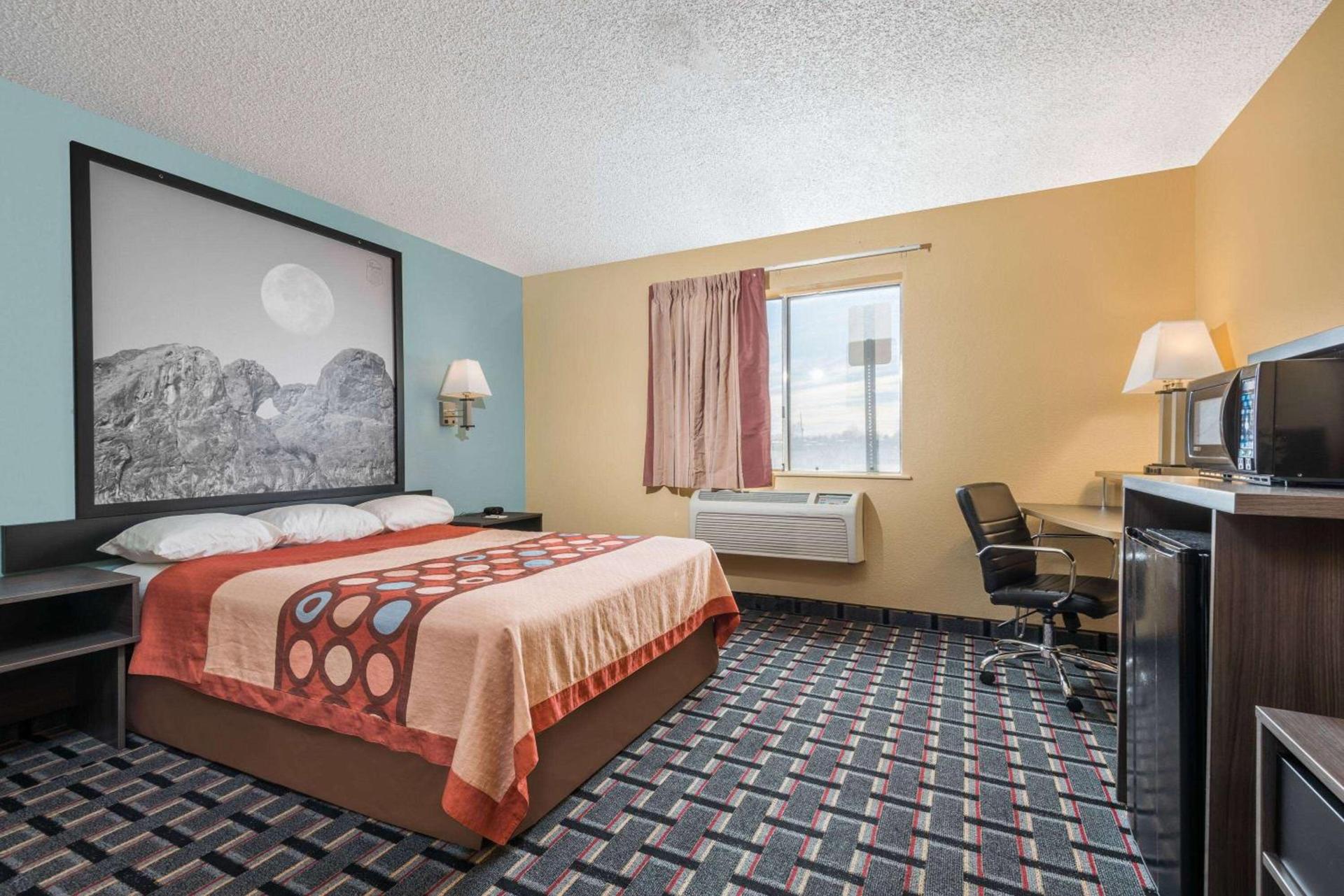 Super 8 by Wyndham Henderson North East Denver photo 9