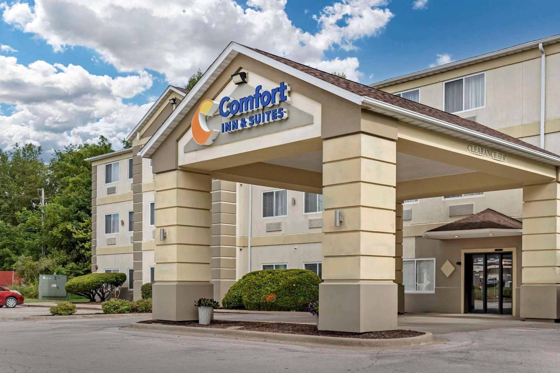 Comfort Inn & Suites East Moline near I-80 photo 18