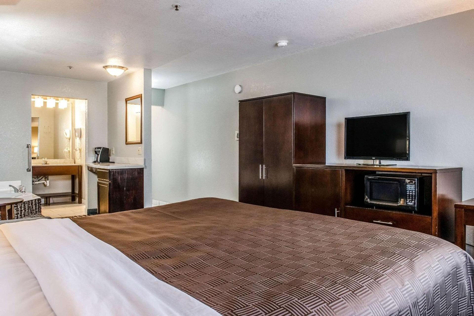 Clarion Hotel By Humboldt Bay photo 29