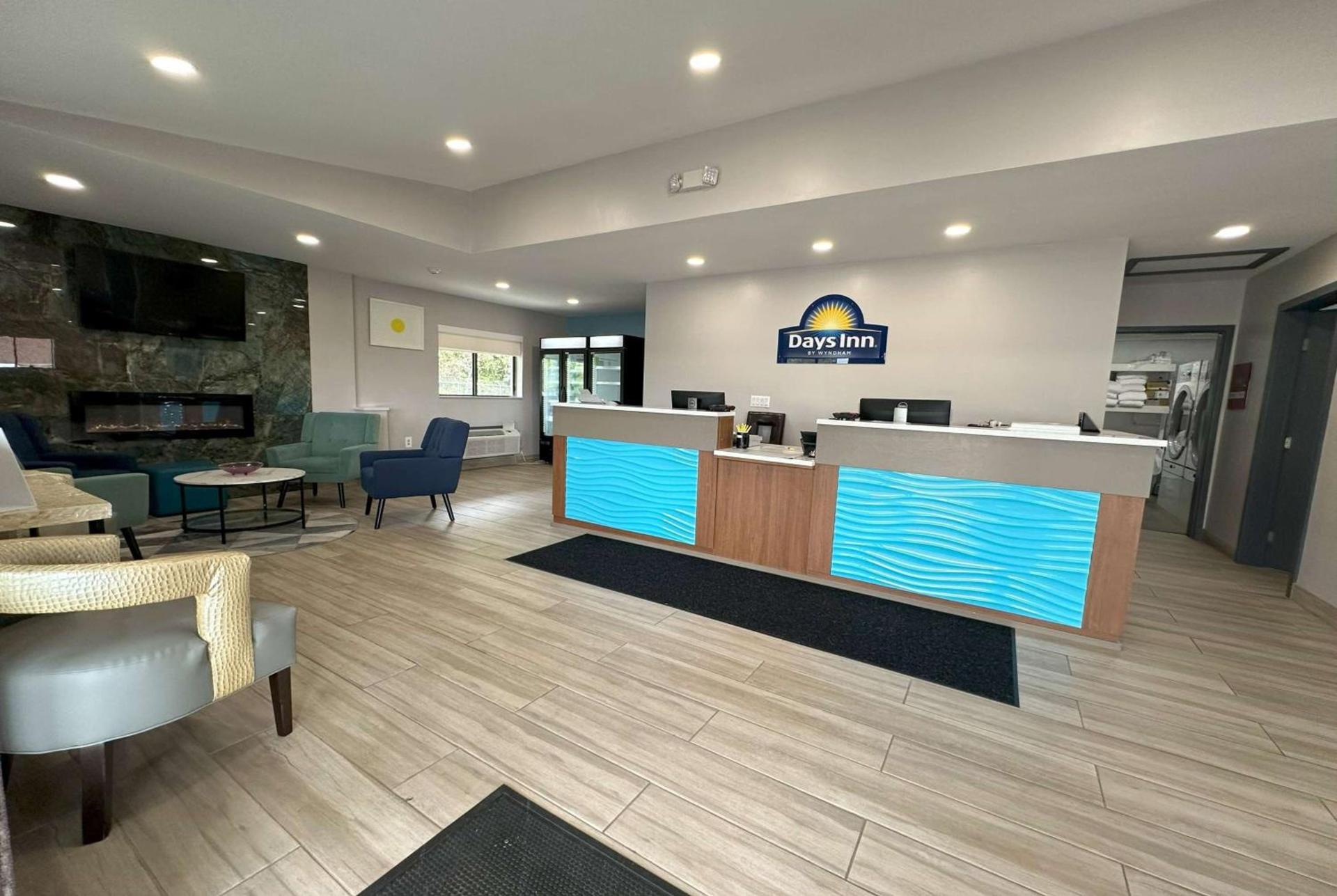Days Inn by Wyndham Renfro Valley Mount Vernon photo 2