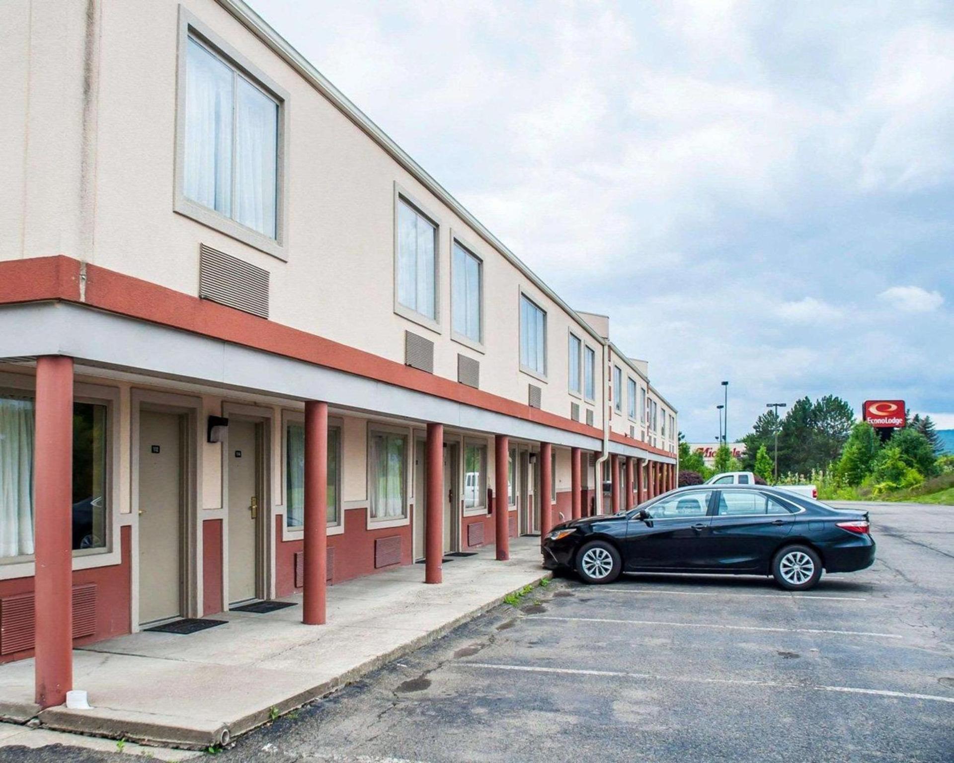 Econo Lodge Elmira-Corning photo 4