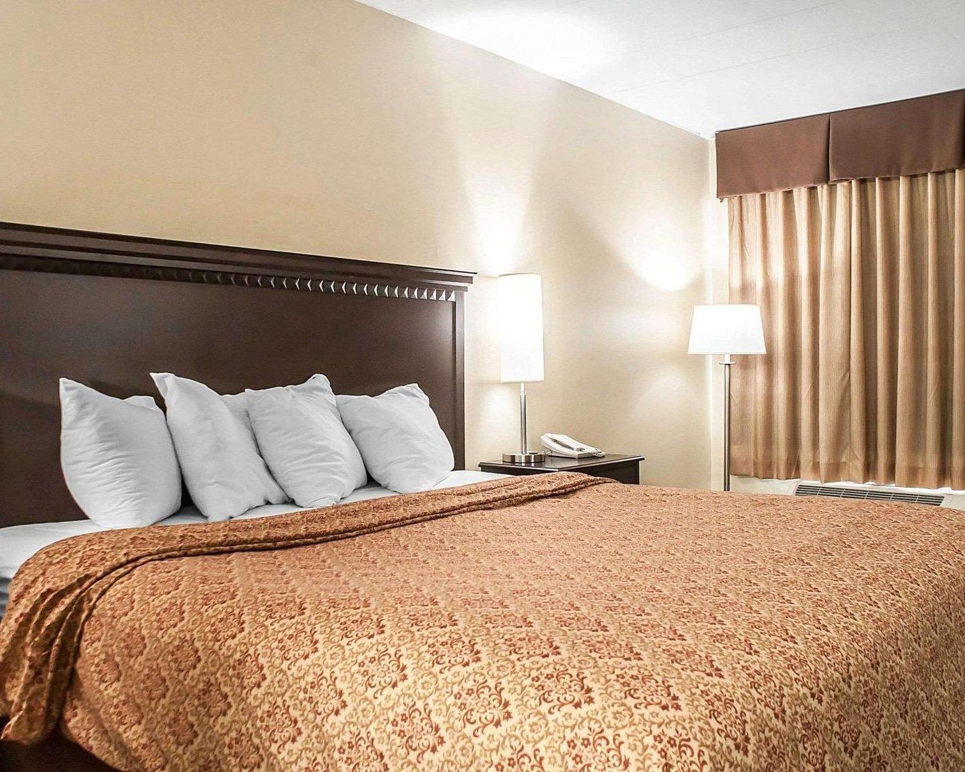 Econo Lodge Elmira-Corning photo 14