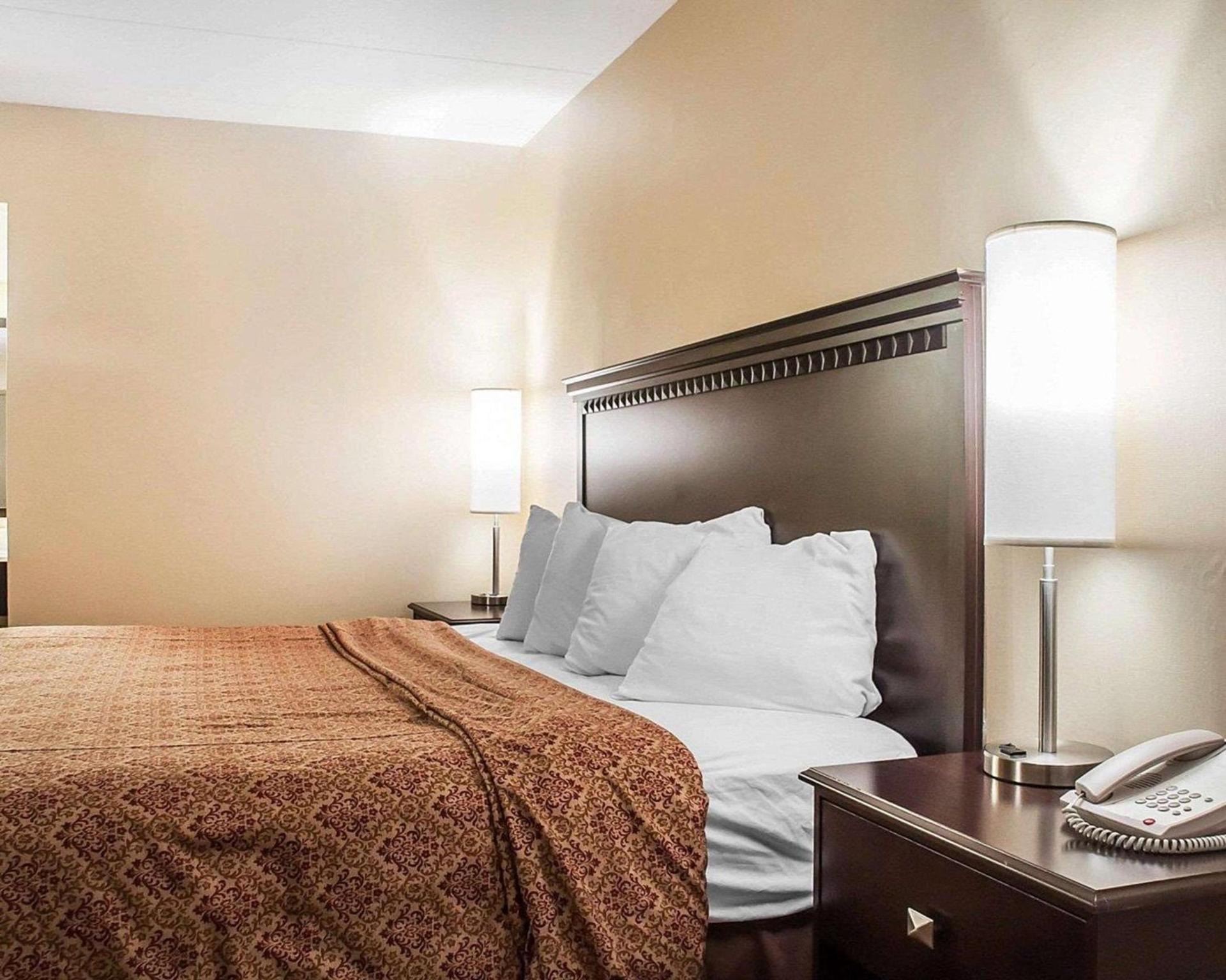 Econo Lodge Elmira-Corning photo 13