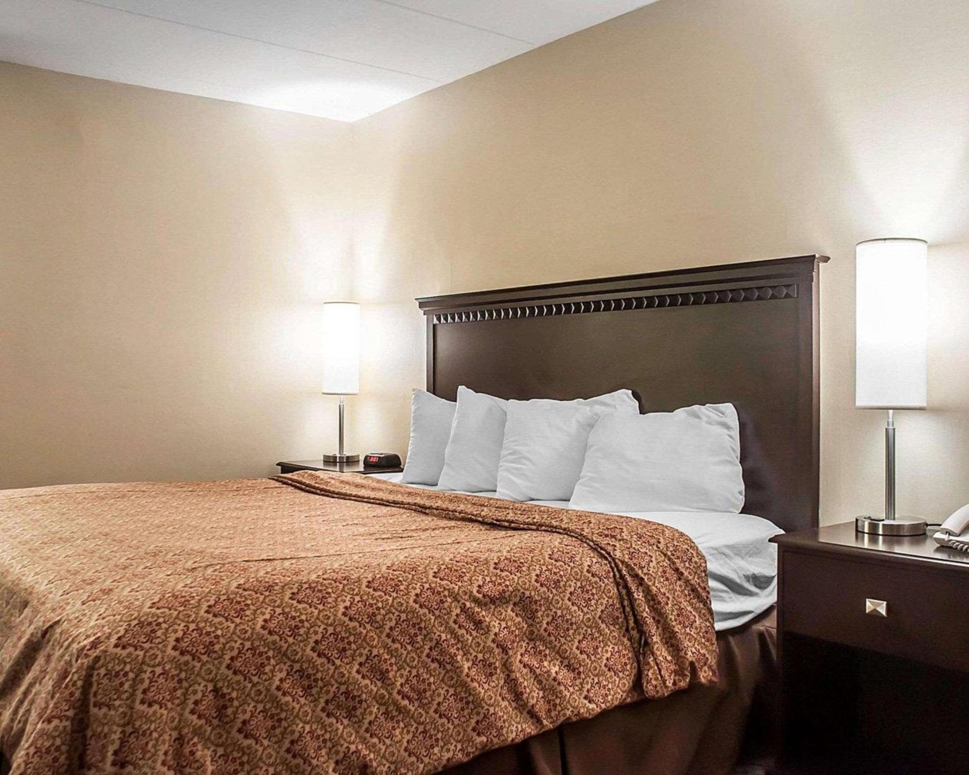 Econo Lodge Elmira-Corning photo 11
