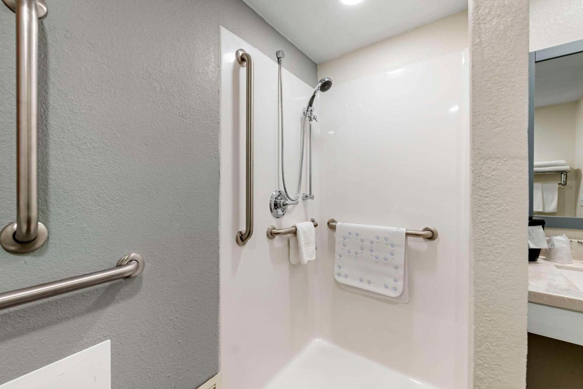 MainStay Suites MSP Airport - Mall of America photo 9