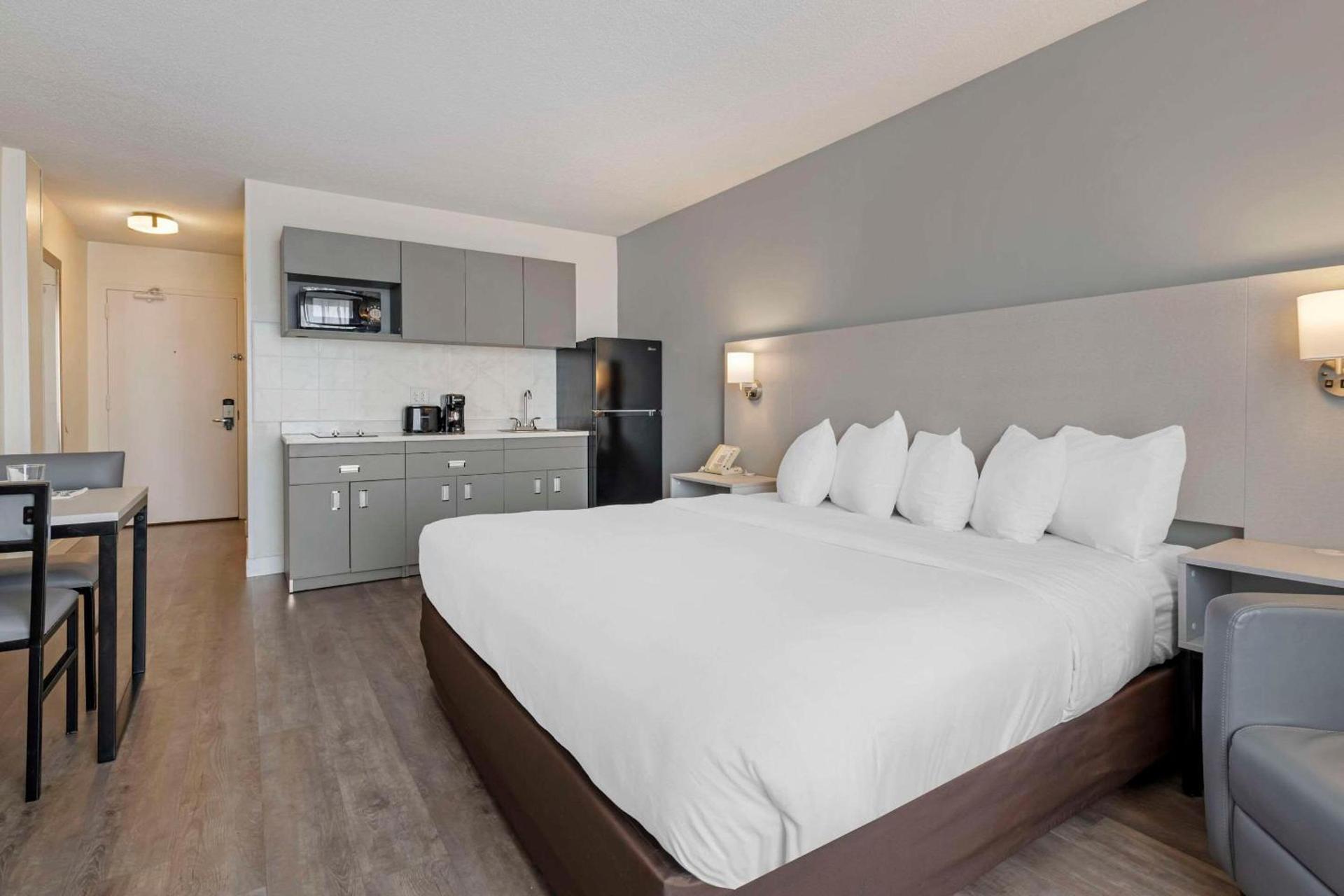 MainStay Suites MSP Airport - Mall of America photo 20