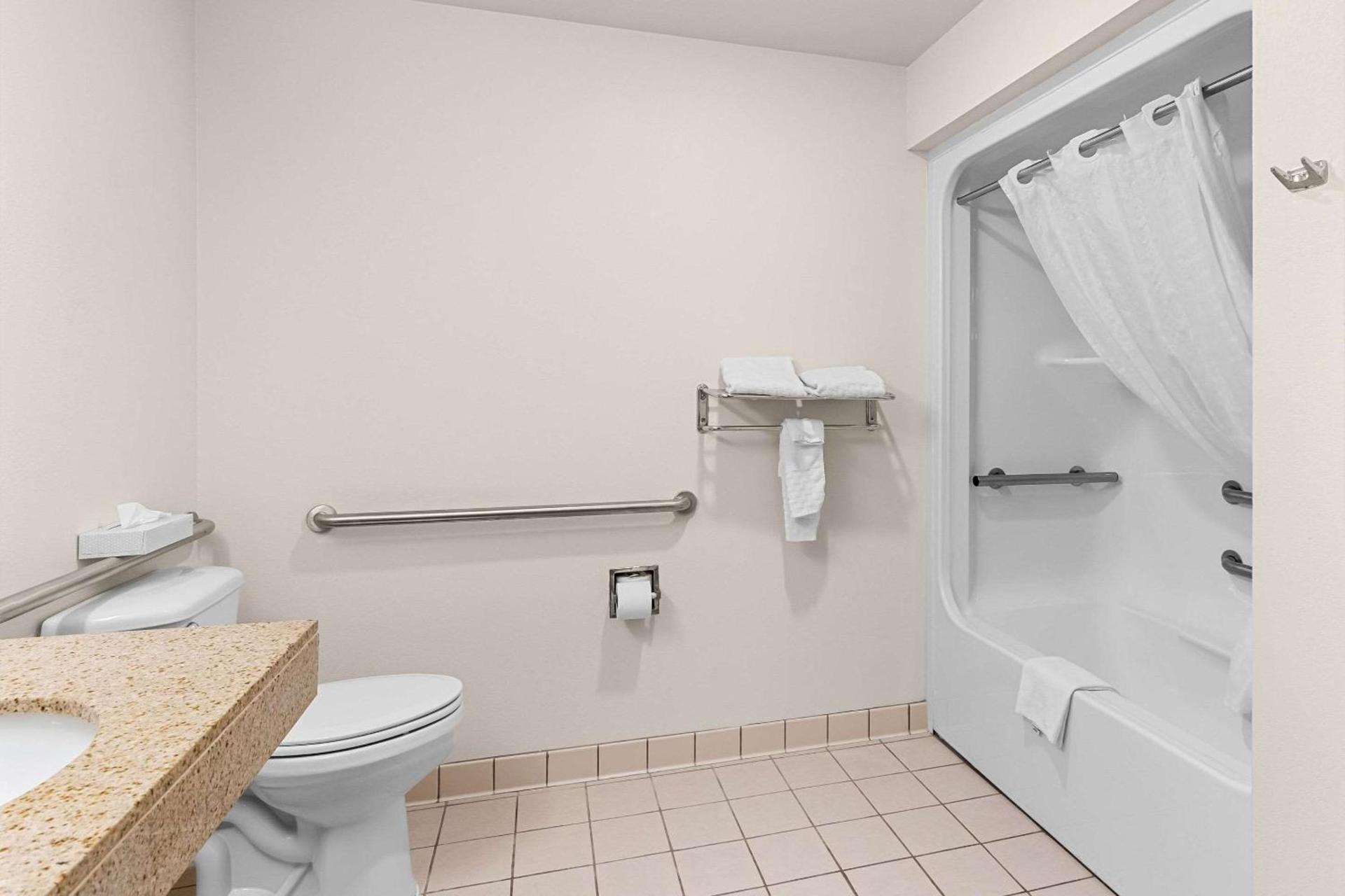 Quality Inn Blackwell I-35 photo 16