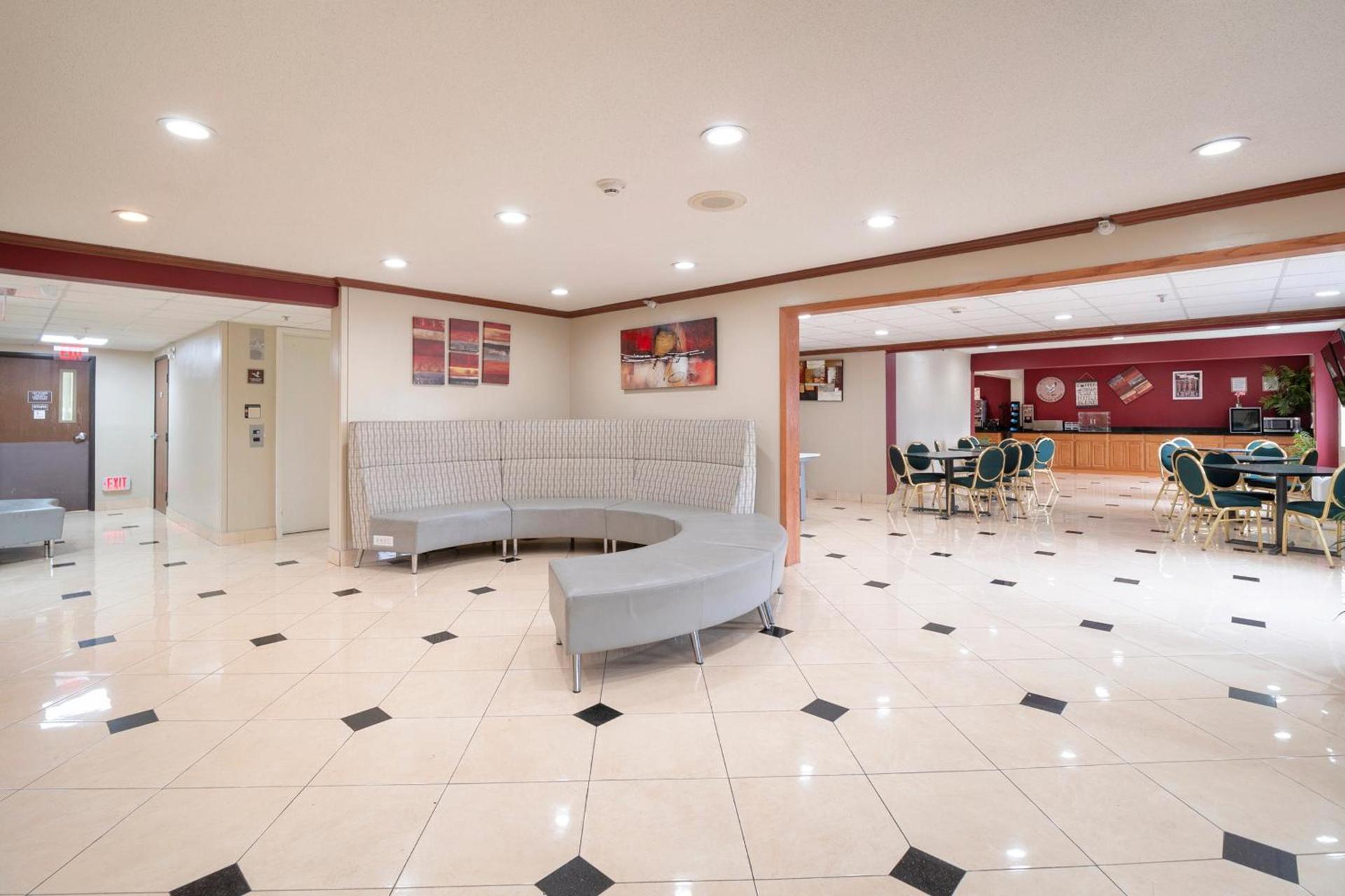 OYO Townhouse Houston Airport North photo 6