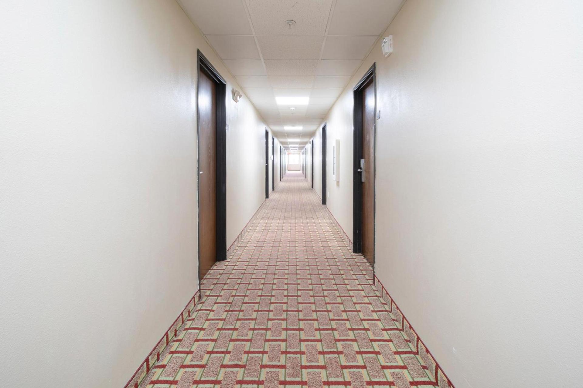 OYO Townhouse Houston Airport North photo 13