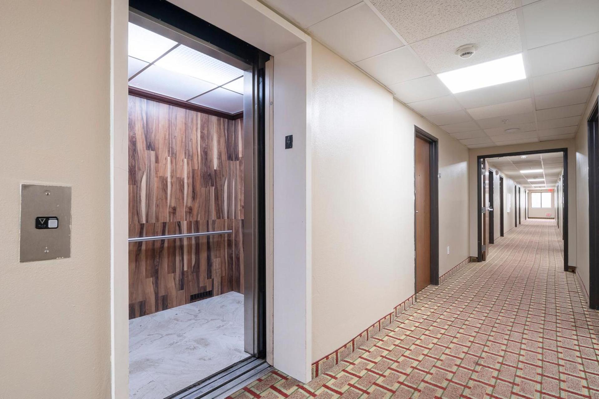 OYO Townhouse Houston Airport North photo 10