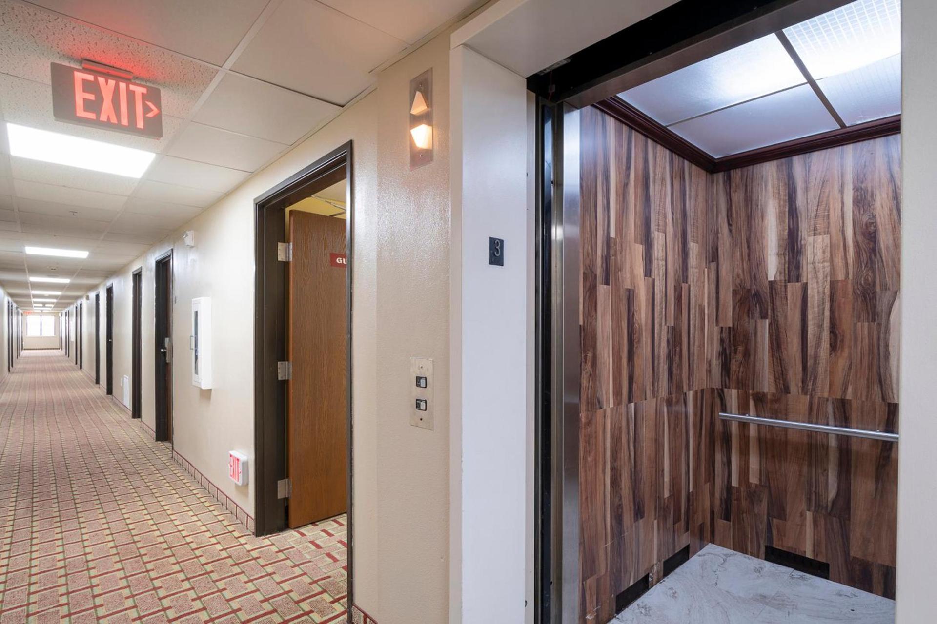 OYO Townhouse Houston Airport North photo 11