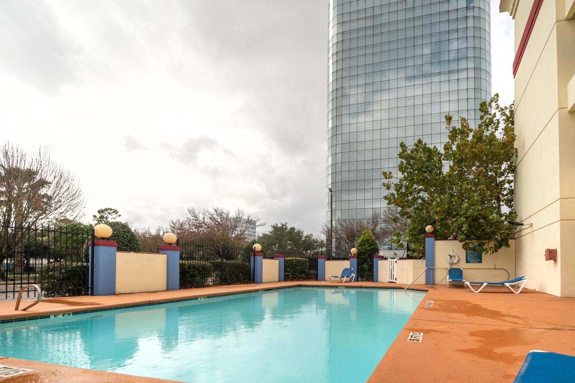 OYO Townhouse Houston Airport North photo 19