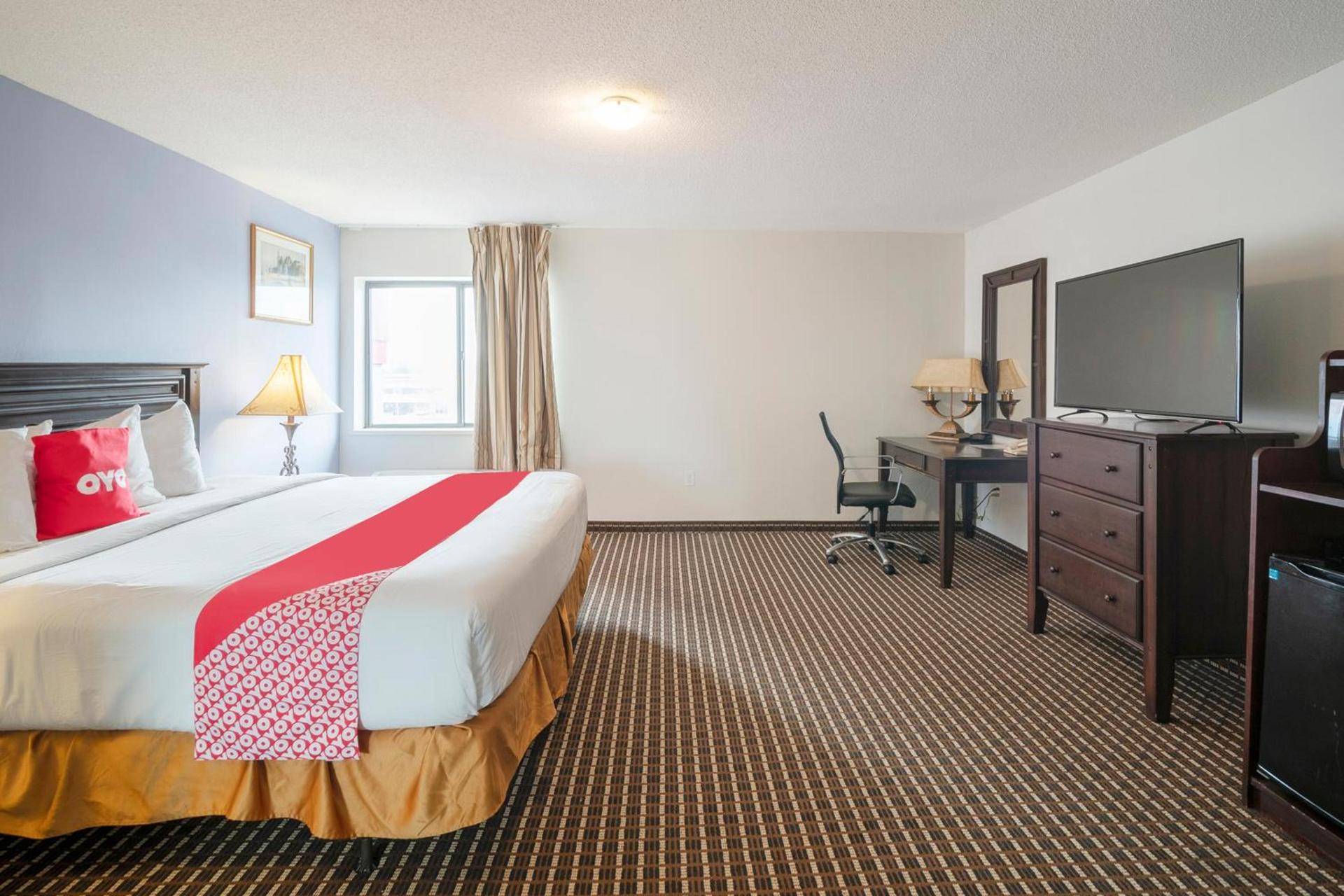 OYO Townhouse Houston Airport North photo 28