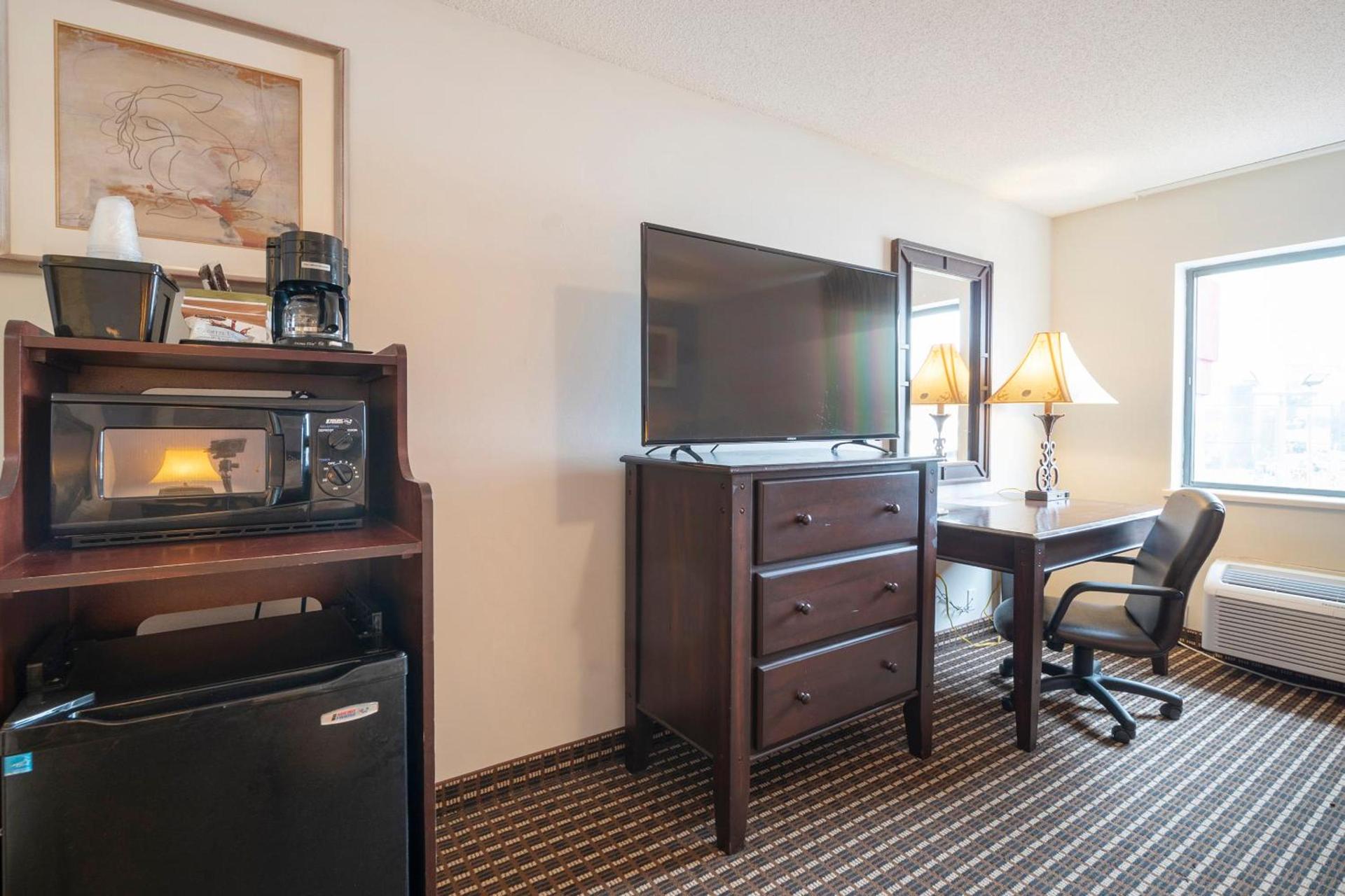 OYO Townhouse Houston Airport North photo 24