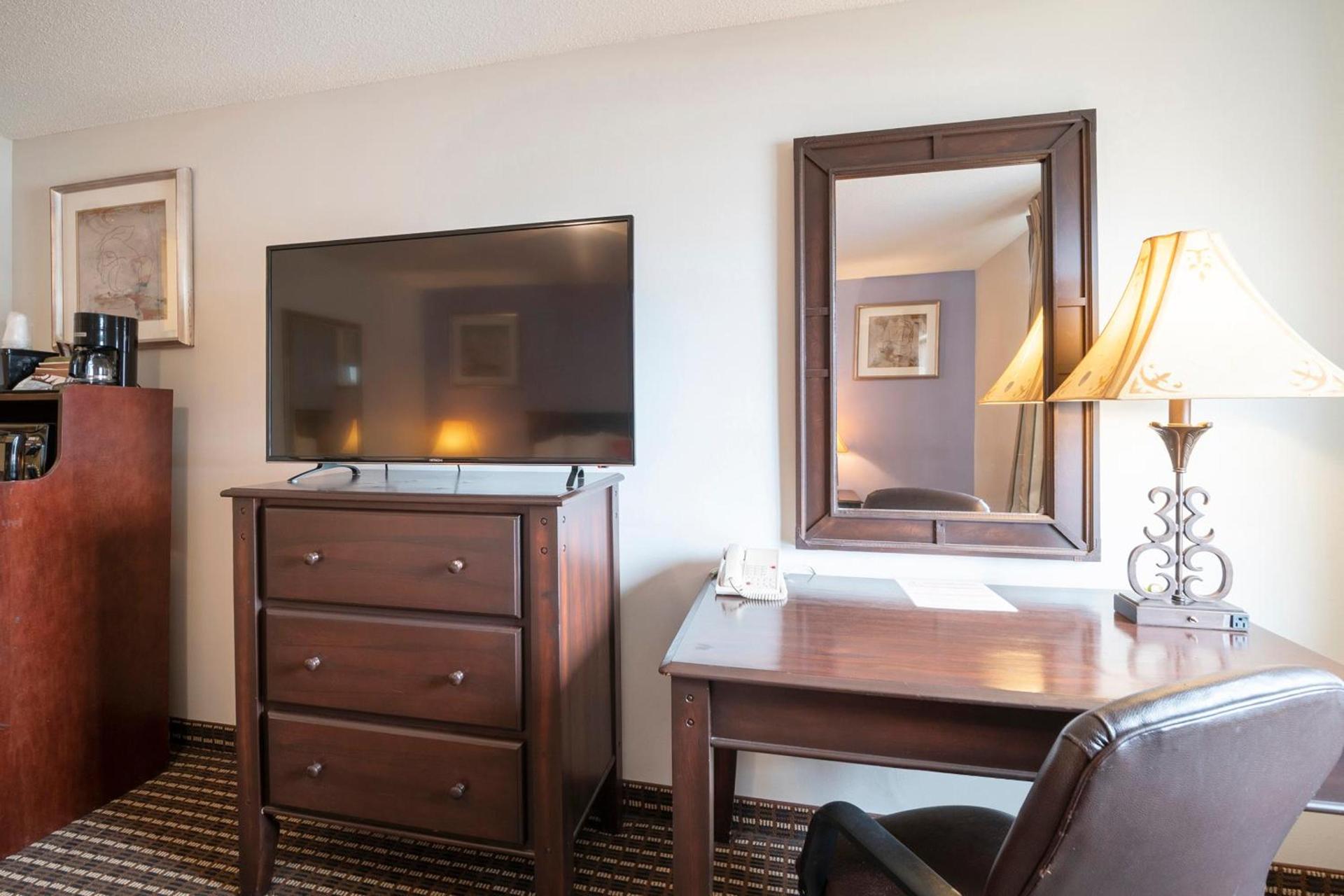 OYO Townhouse Houston Airport North photo 35
