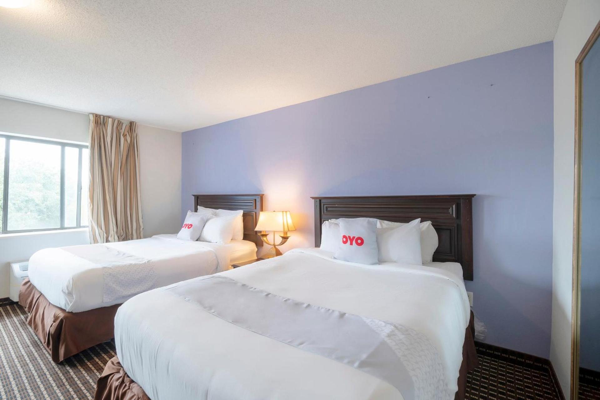 OYO Townhouse Houston Airport North photo 44