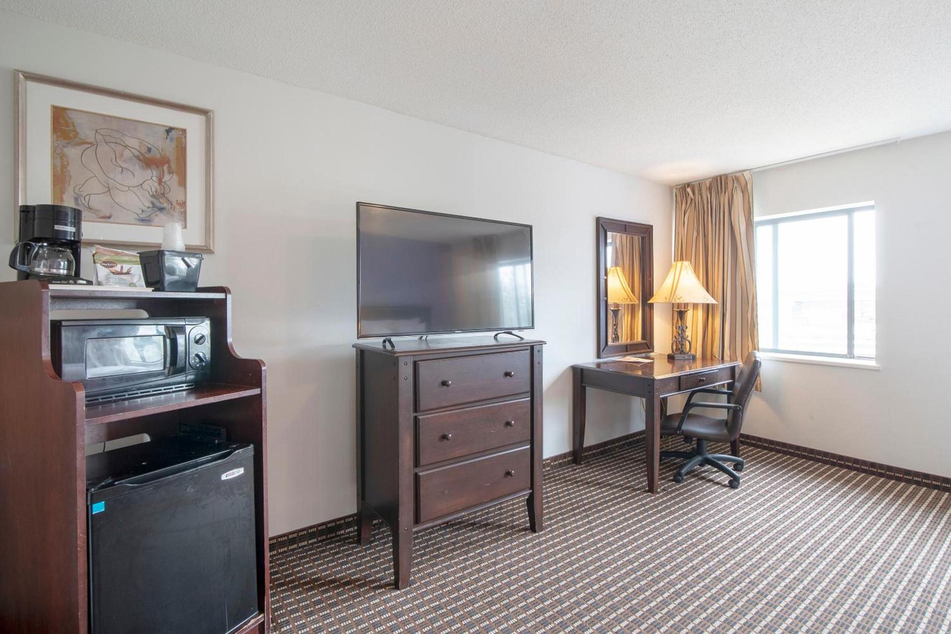 OYO Townhouse Houston Airport North photo 41