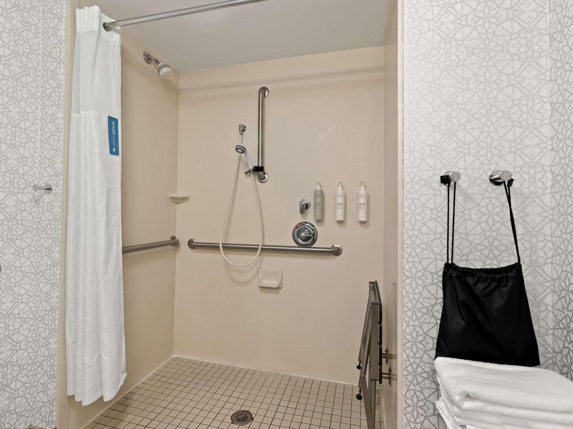 Hampton Inn Blytheville photo 17