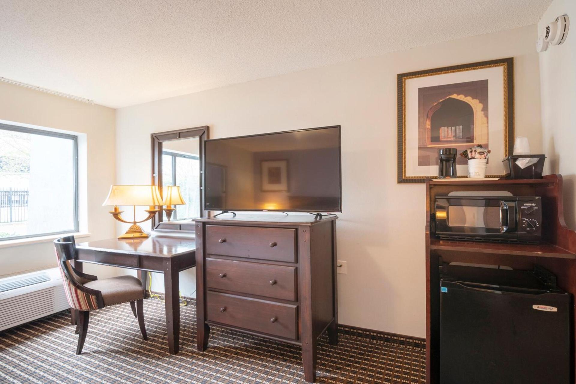 OYO Townhouse Houston Airport North photo 55