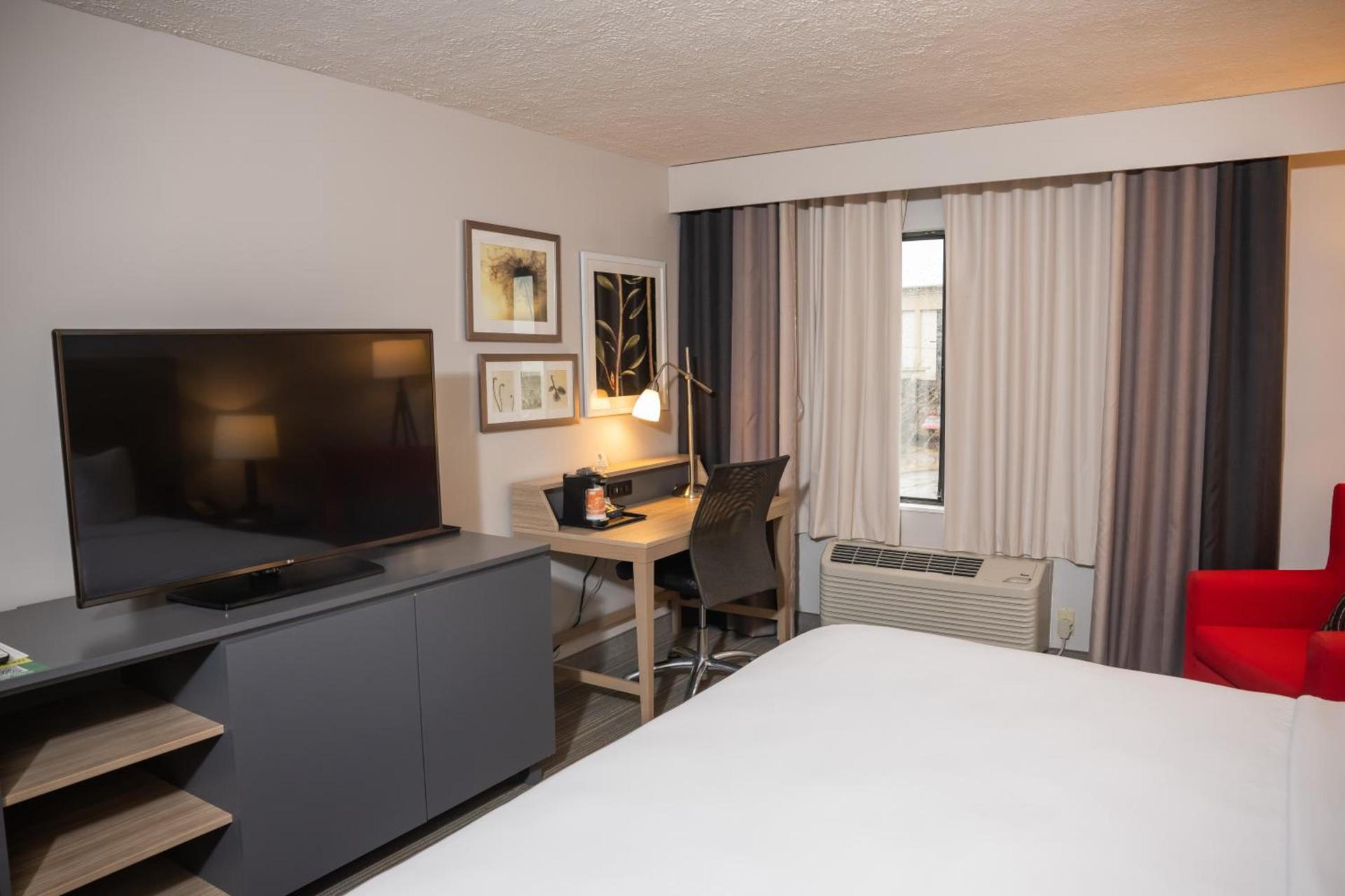 Country Inn & Suites by Radisson, Erie, PA photo 56