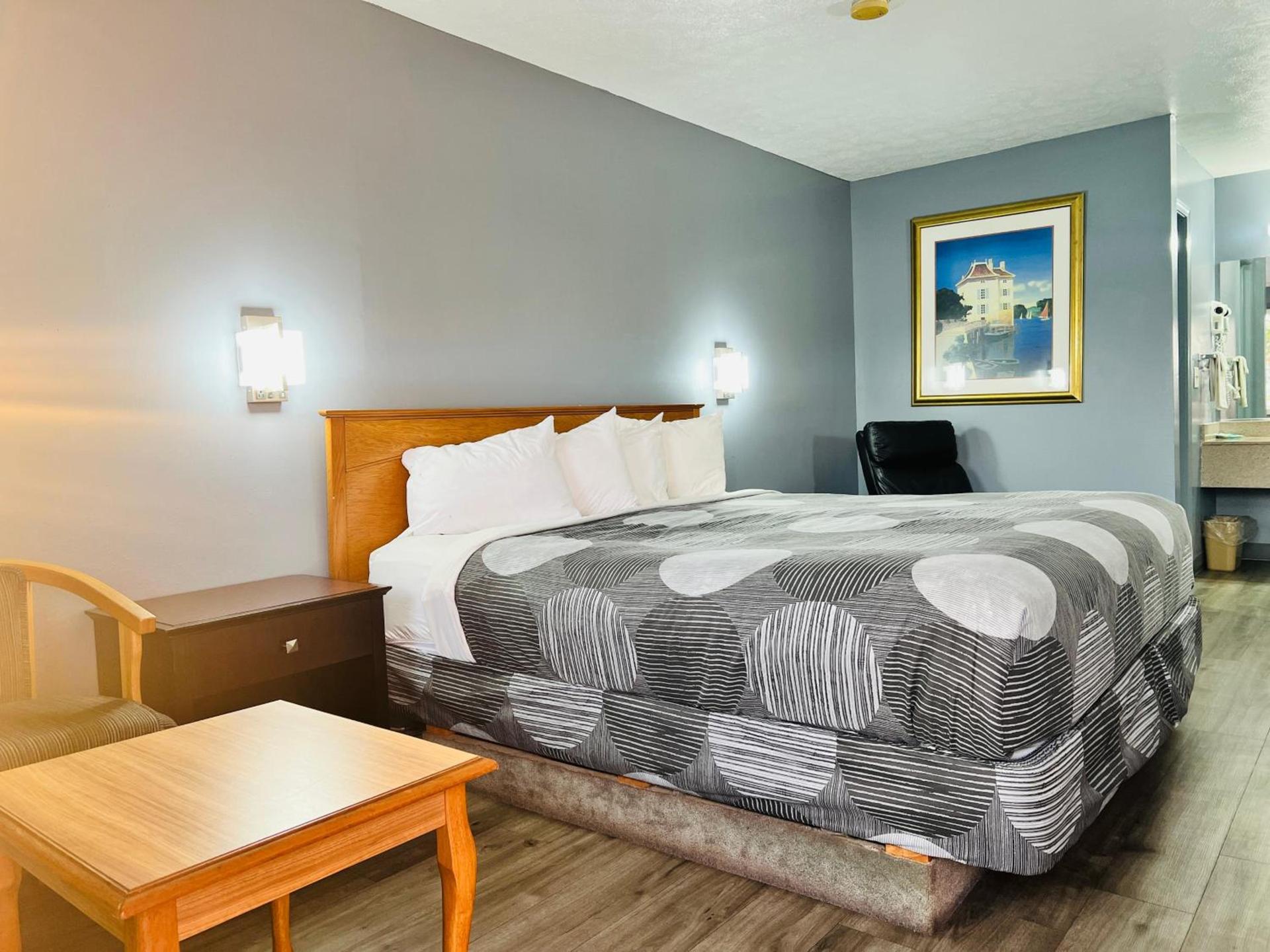 Relax Inn photo 65