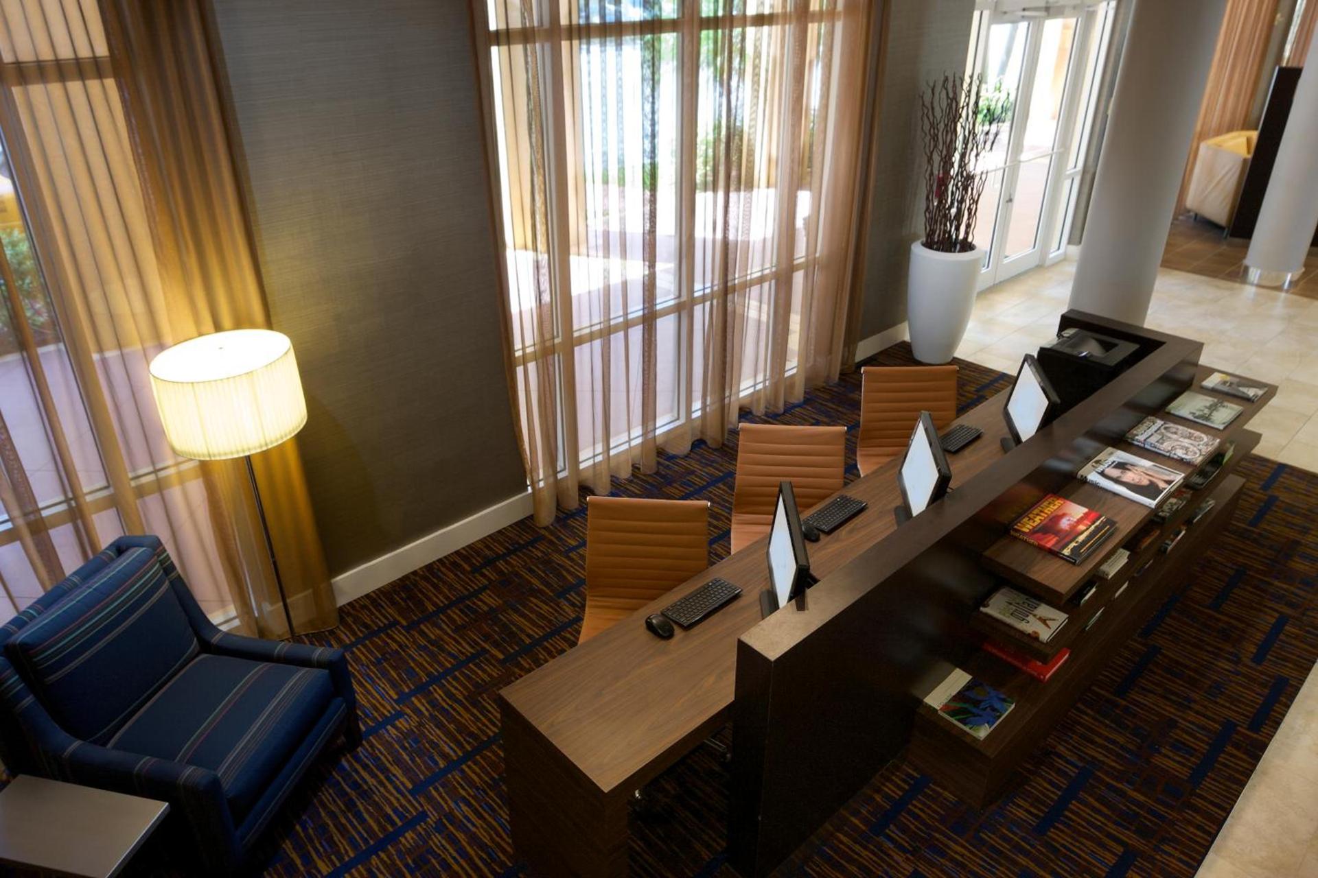 Courtyard Miami Dadeland photo 2