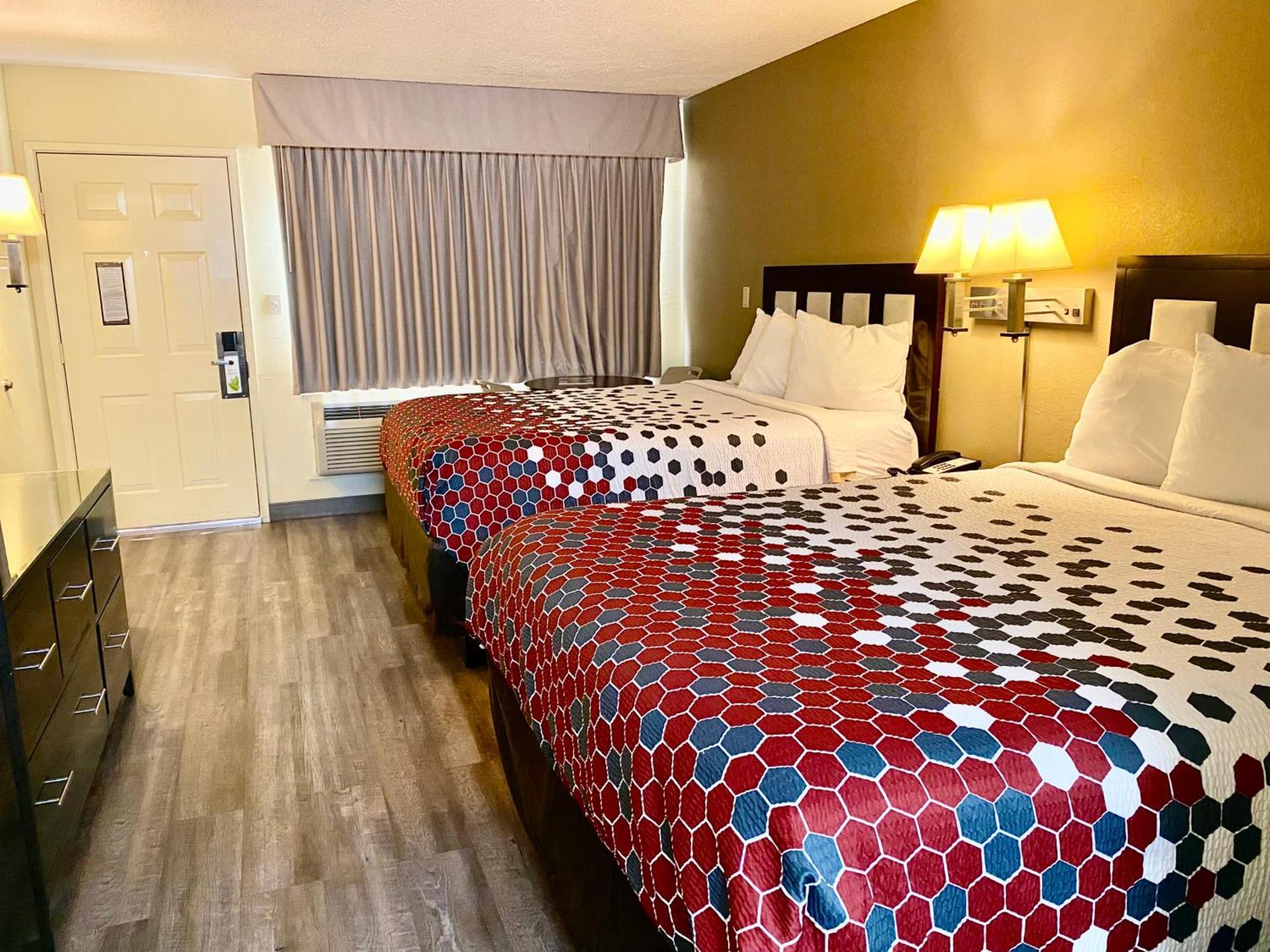 Super 8 by Wyndham Albuquerque Downtown photo 13