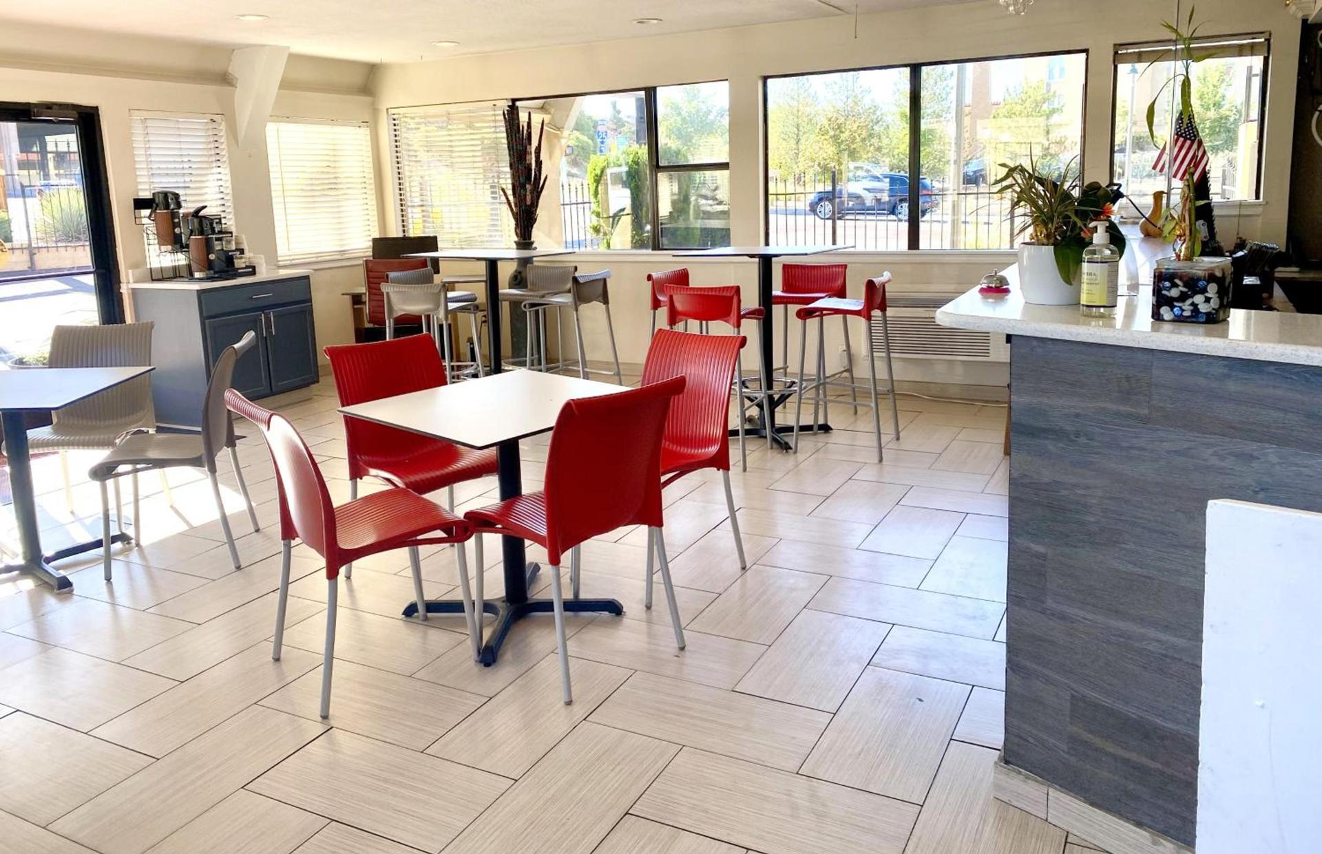 Super 8 by Wyndham Albuquerque Downtown photo 15