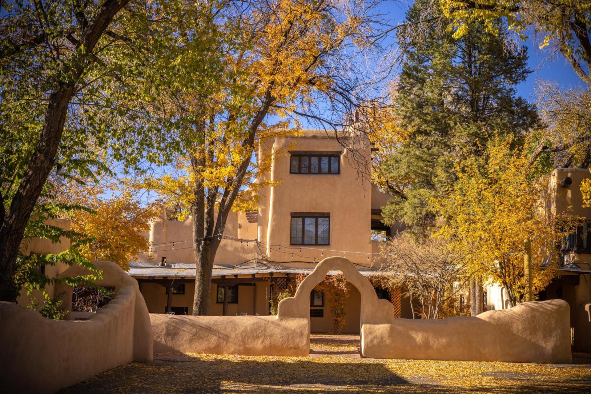 Sagebrush Inn & Suites — hotel in Taos