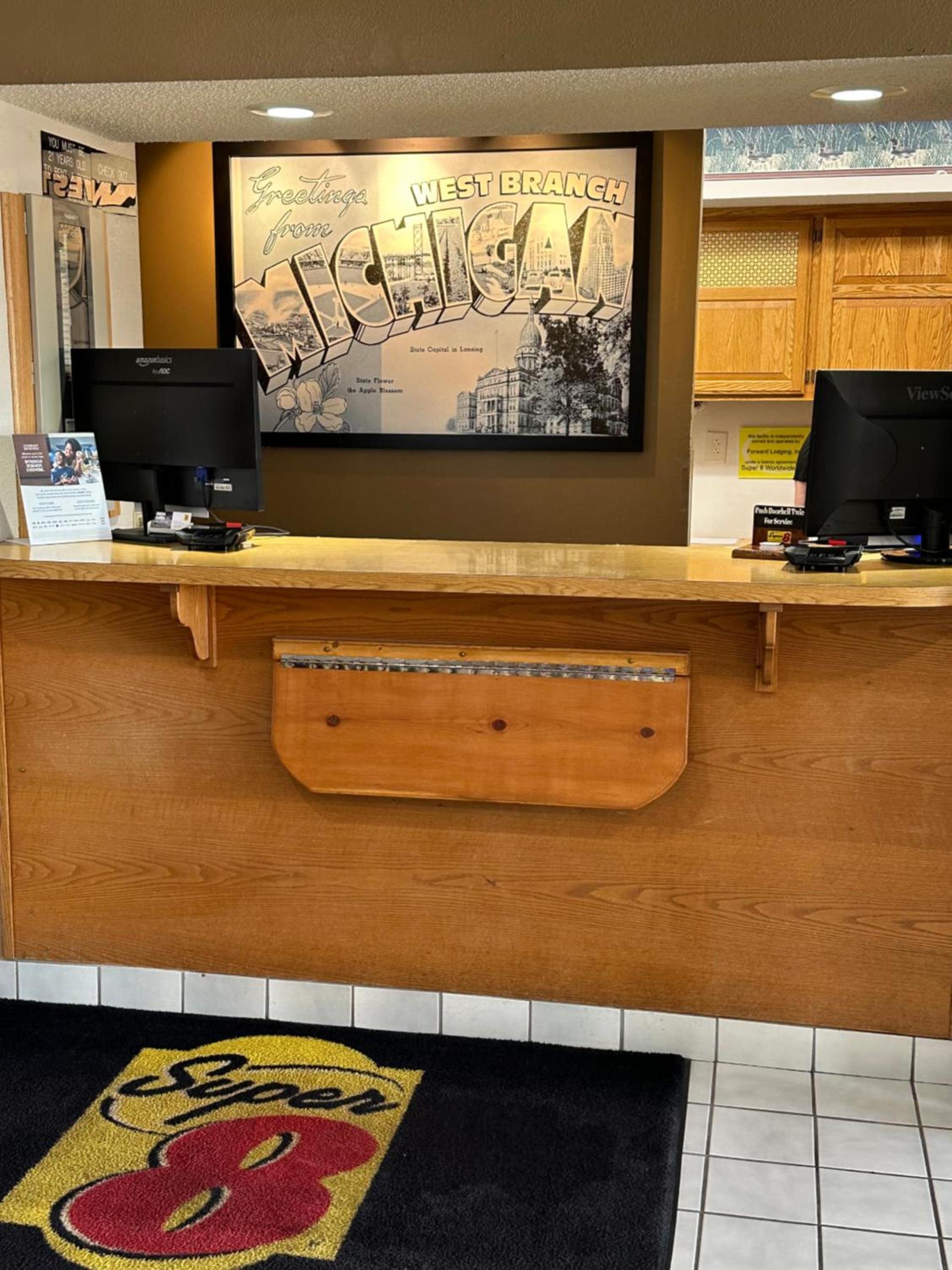 Super 8 by Wyndham West Branch photo 3
