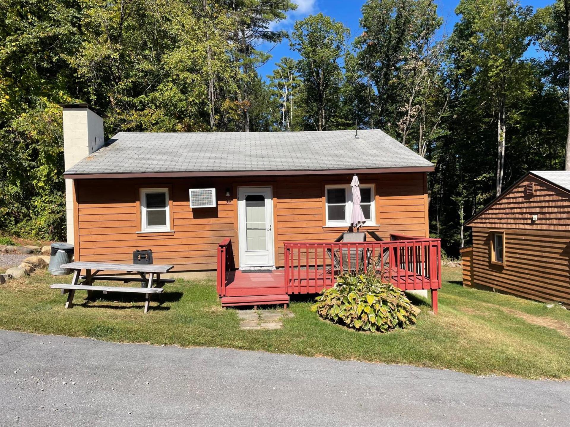 Hill View Motel and Cottages — hotel in Lake George