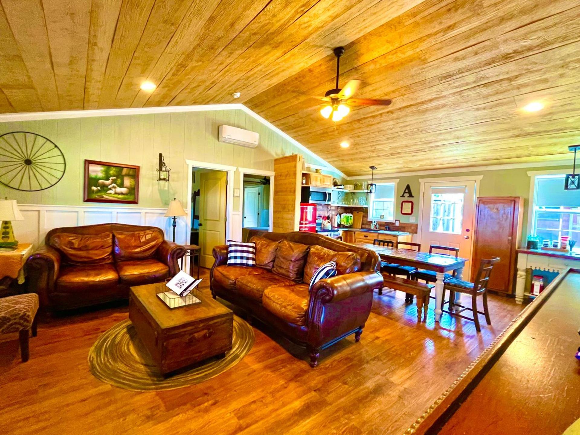 The Alexander at Creek Road photo 92
