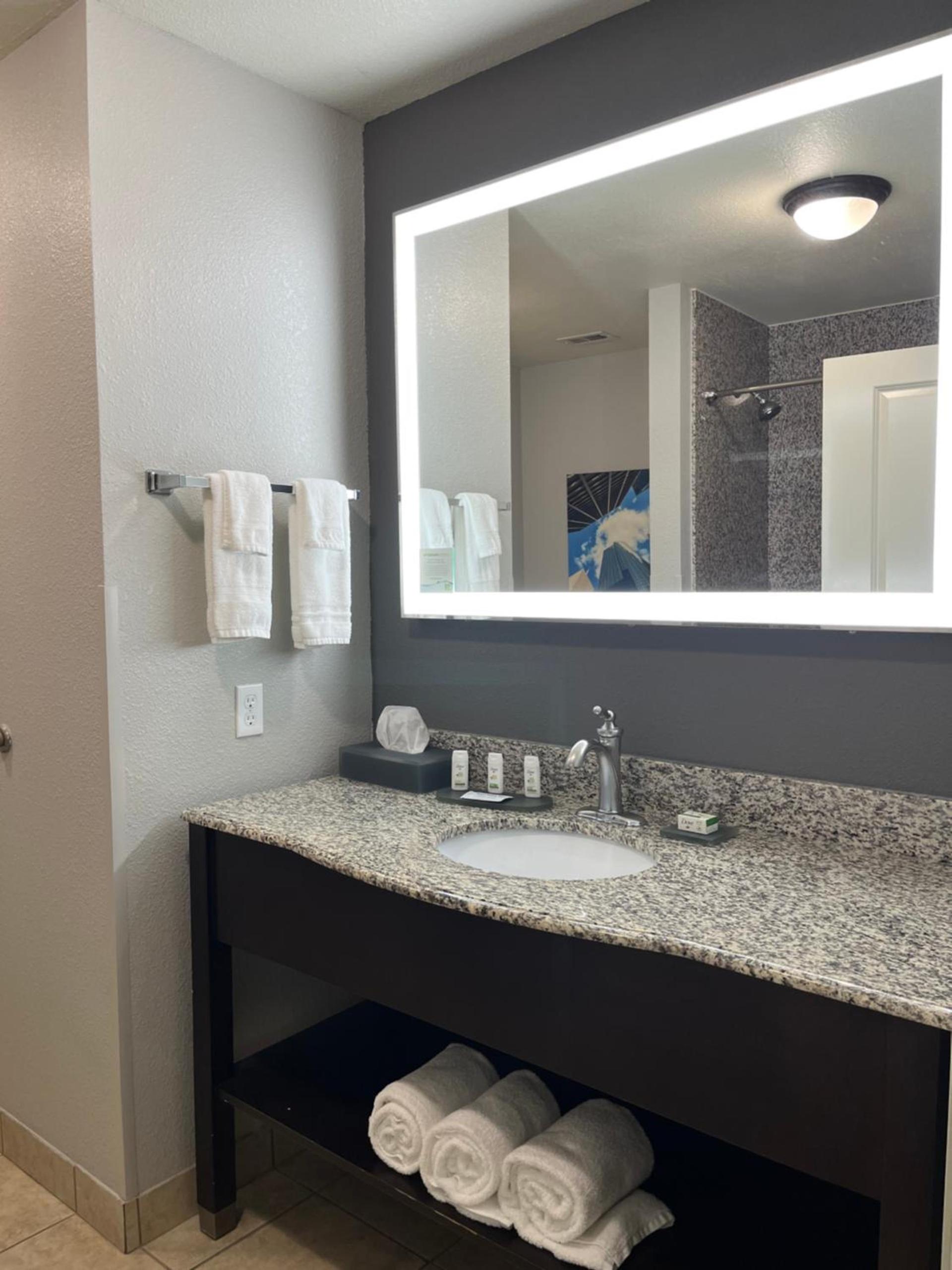 La Quinta by Wyndham Houston Energy Corridor photo 30
