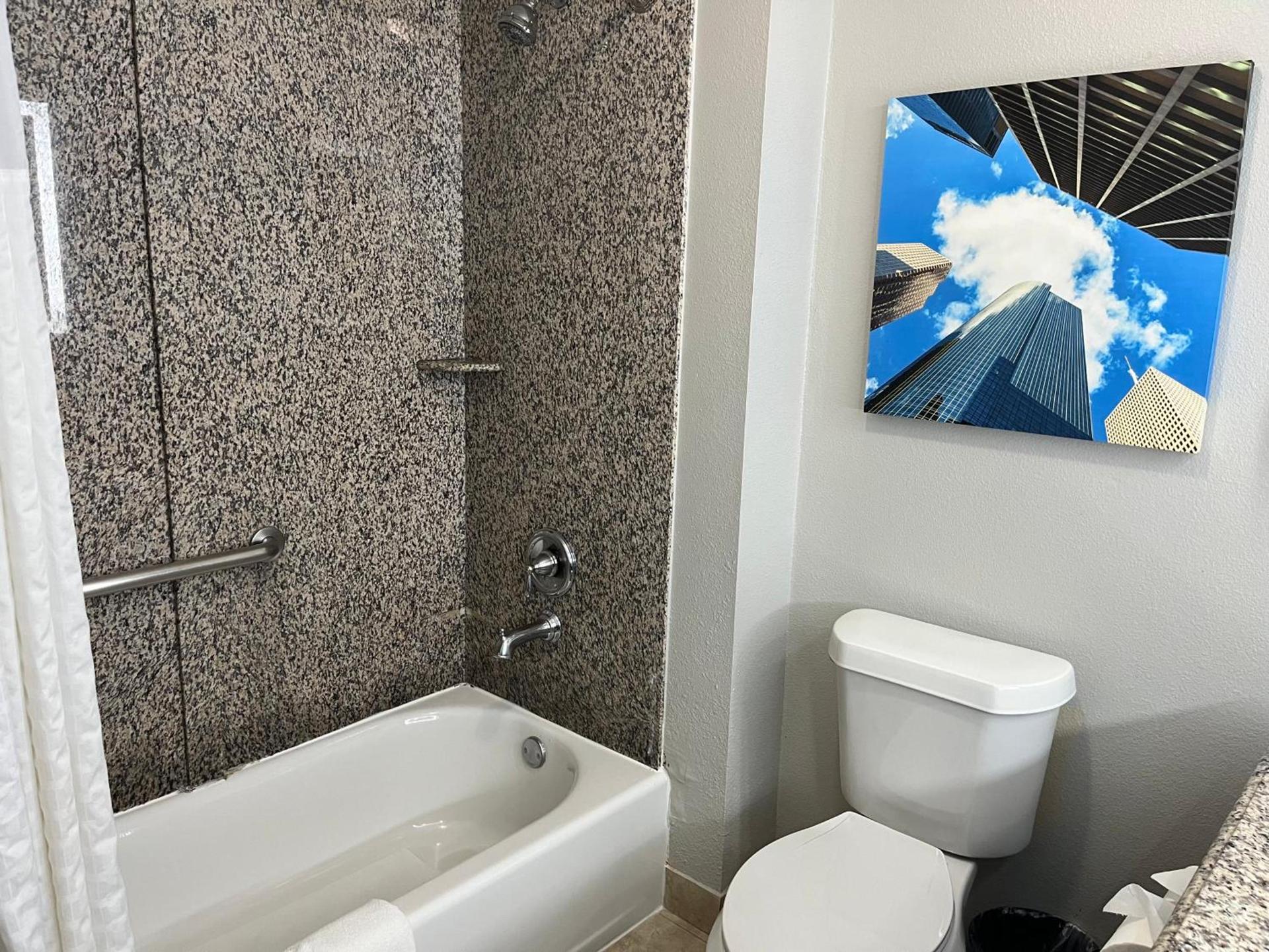 La Quinta by Wyndham Houston Energy Corridor photo 34