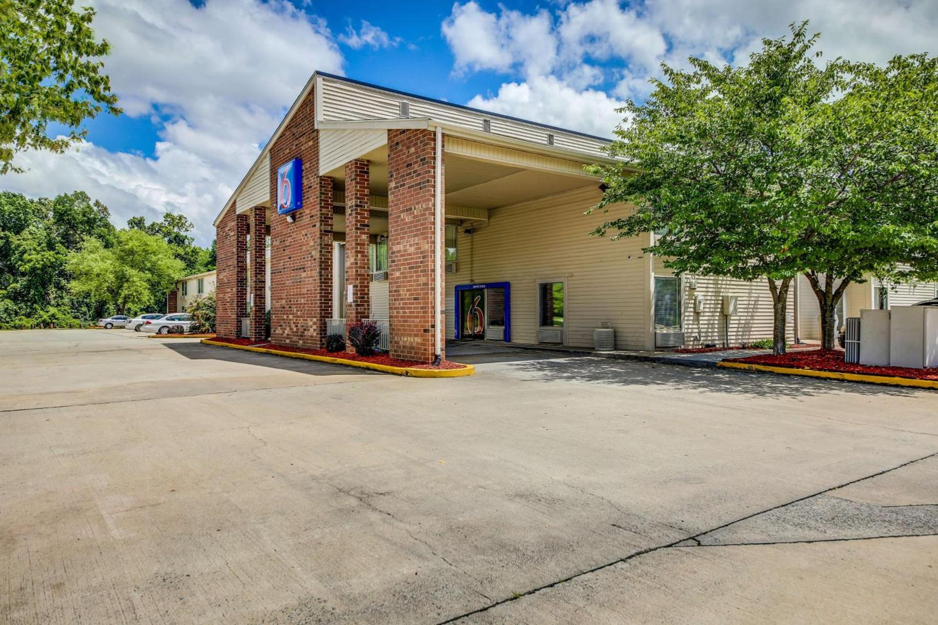 Motel 6-Greensboro, NC - Airport photo 1