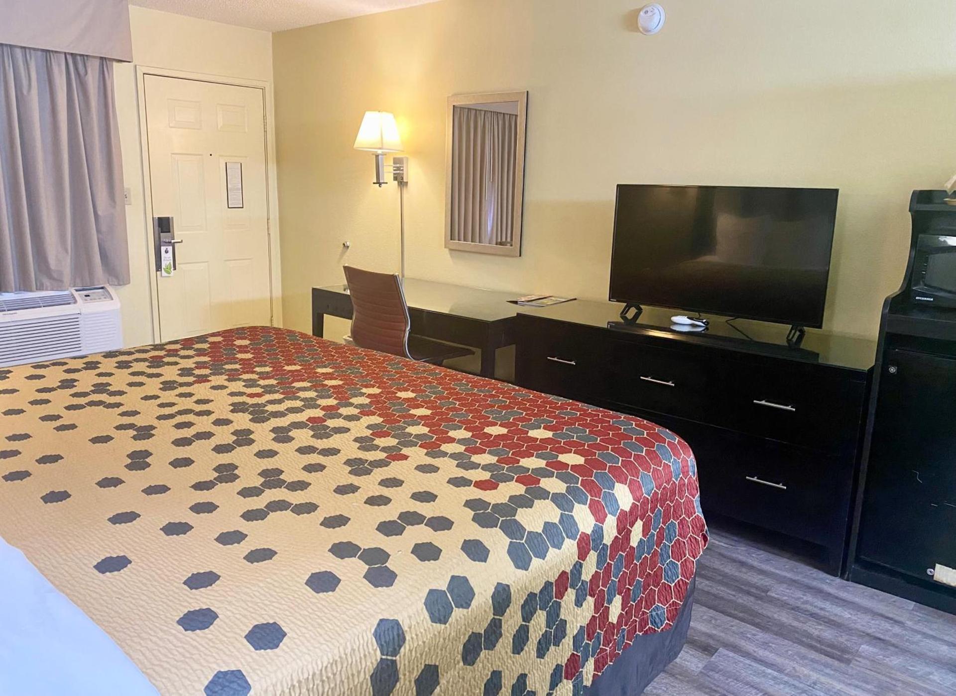Super 8 by Wyndham Albuquerque Downtown photo 19
