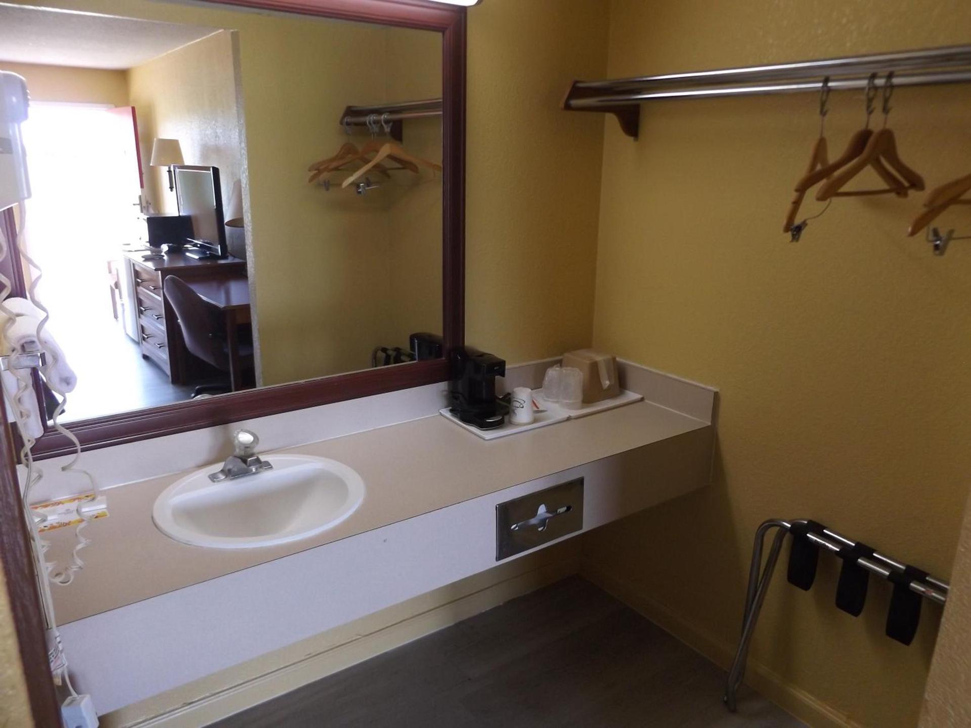 Regency Inn photo 21