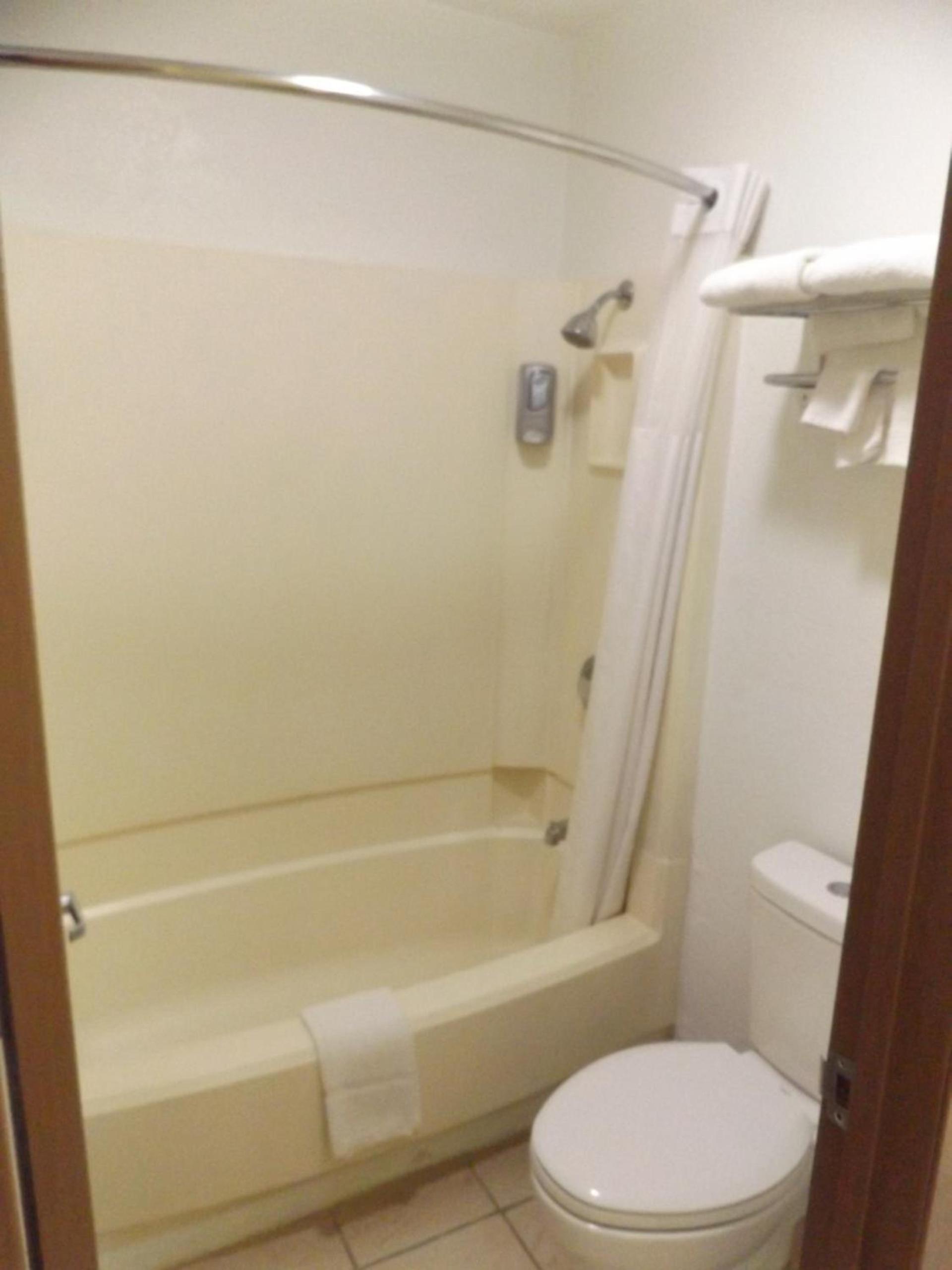 Regency Inn photo 24